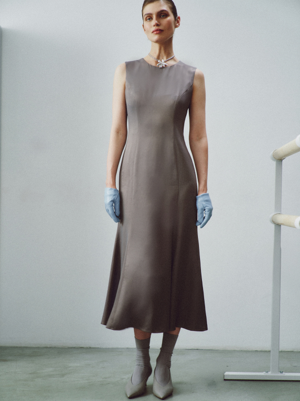 Платье без рукавов