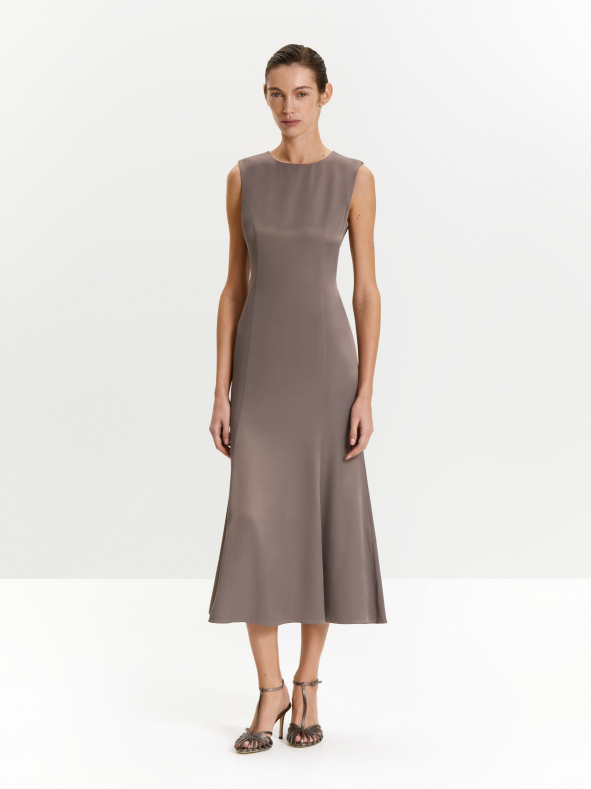 Платье без рукавов