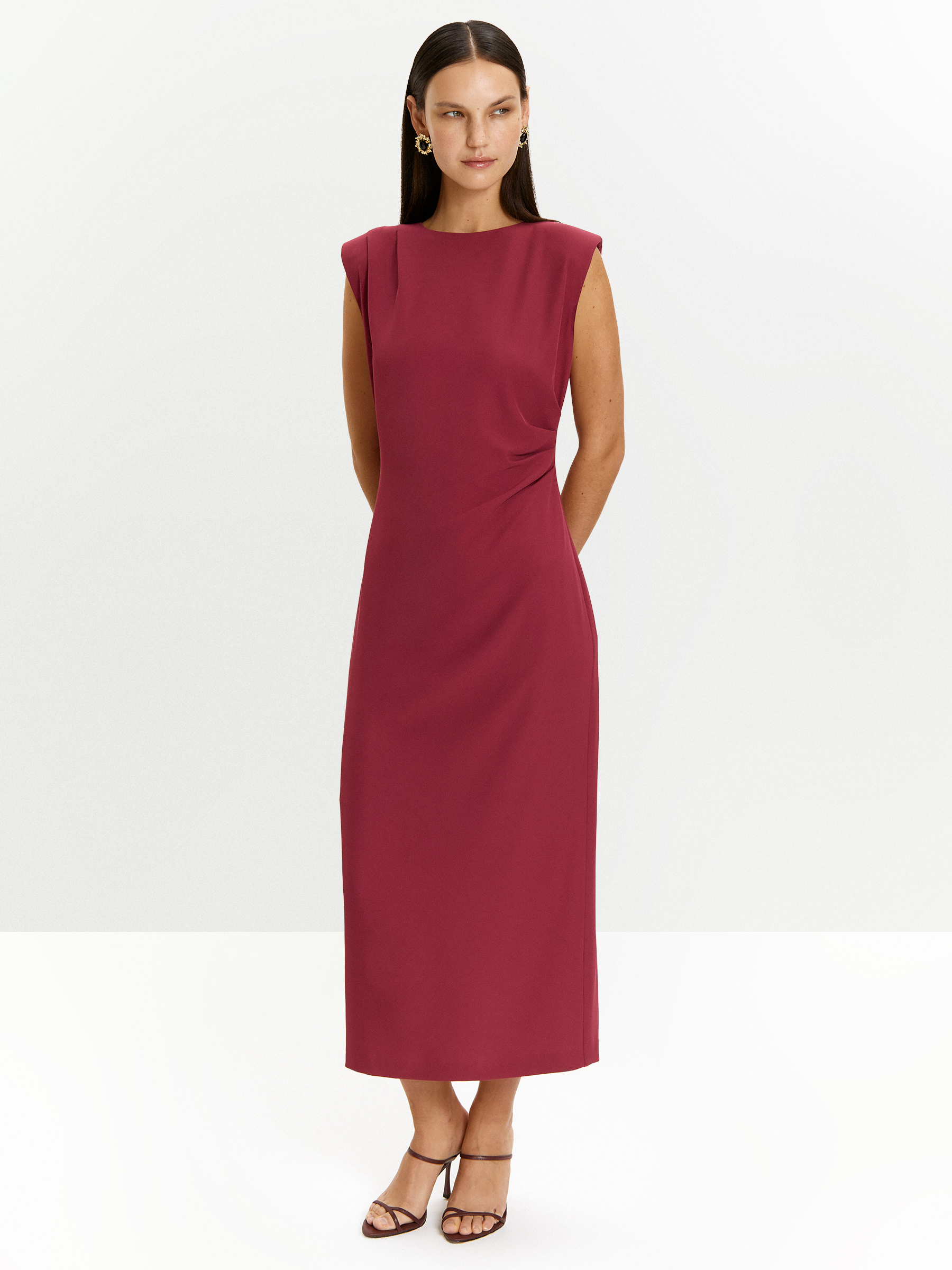 Платье без рукавов 13990₽