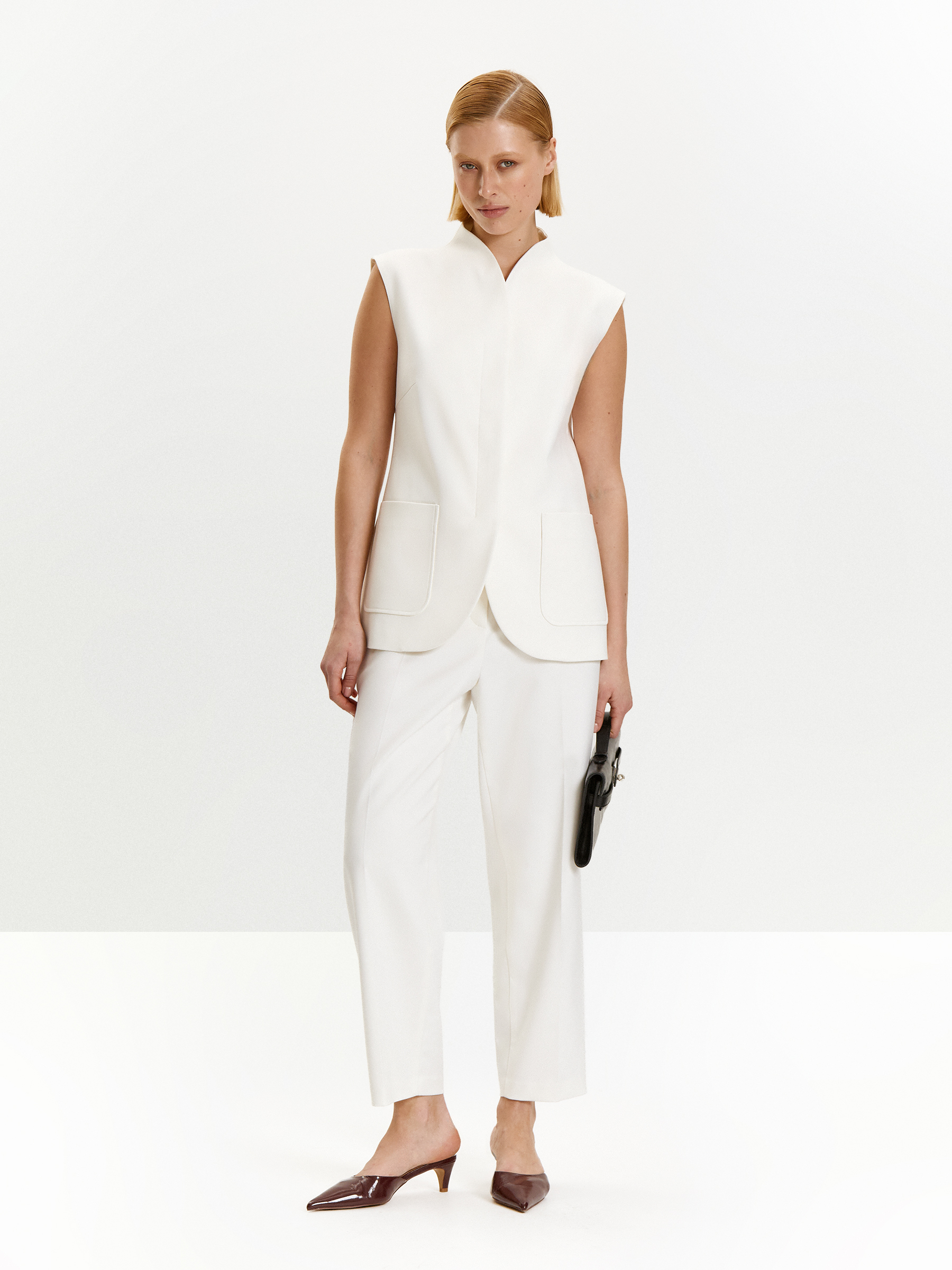 Брюки зауженного кроя 15990₽