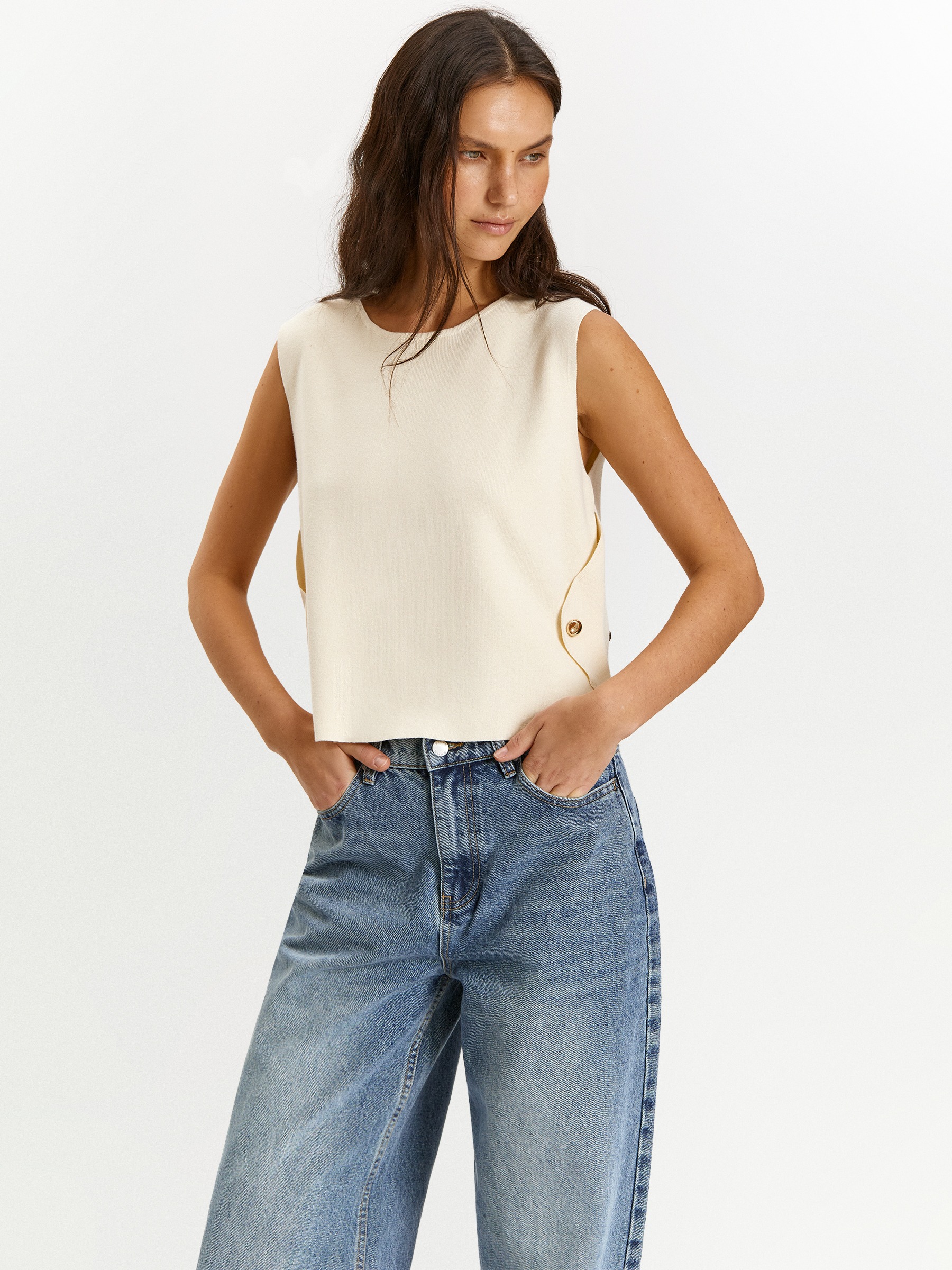 Жилет с акцентными пуговицами 7990₽