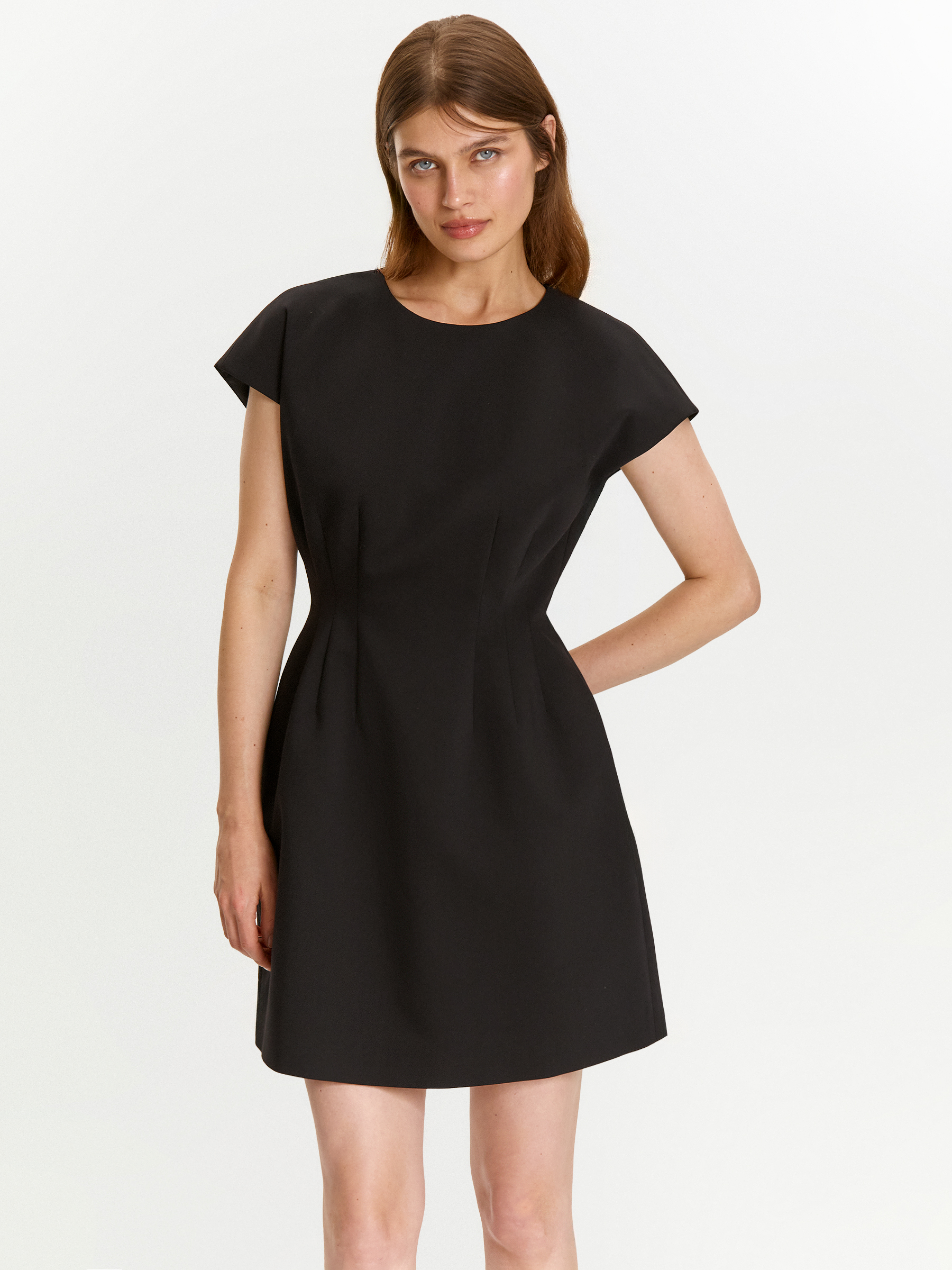 Платье с коротким рукавом 22990₽