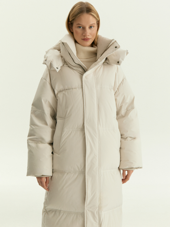 Удлинённый пуховик с пухом и пером