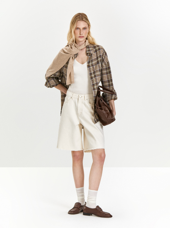 Джинсовые шорты с бахромой