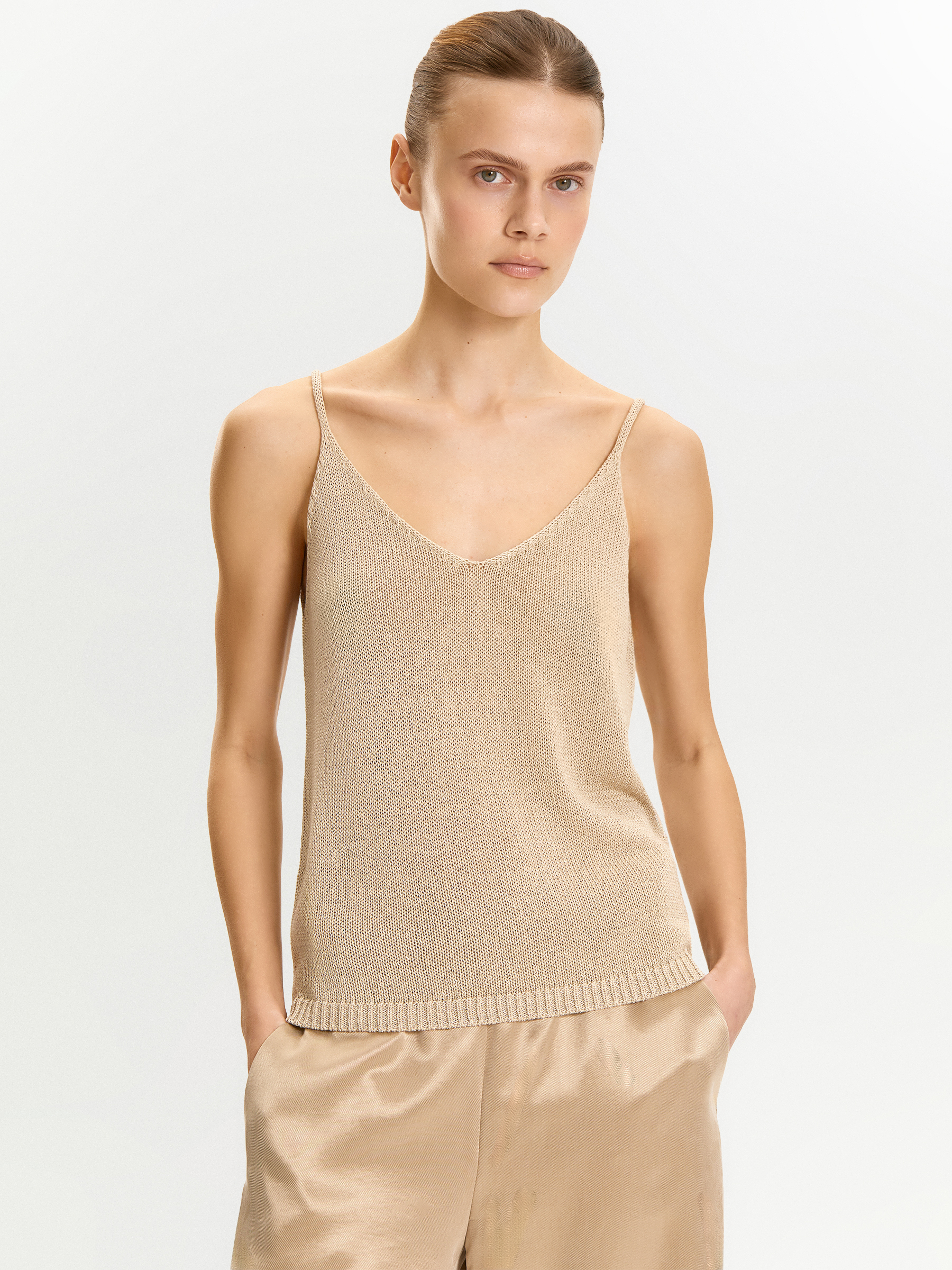 Трикотажный топ с металлизированной нитью 7990₽