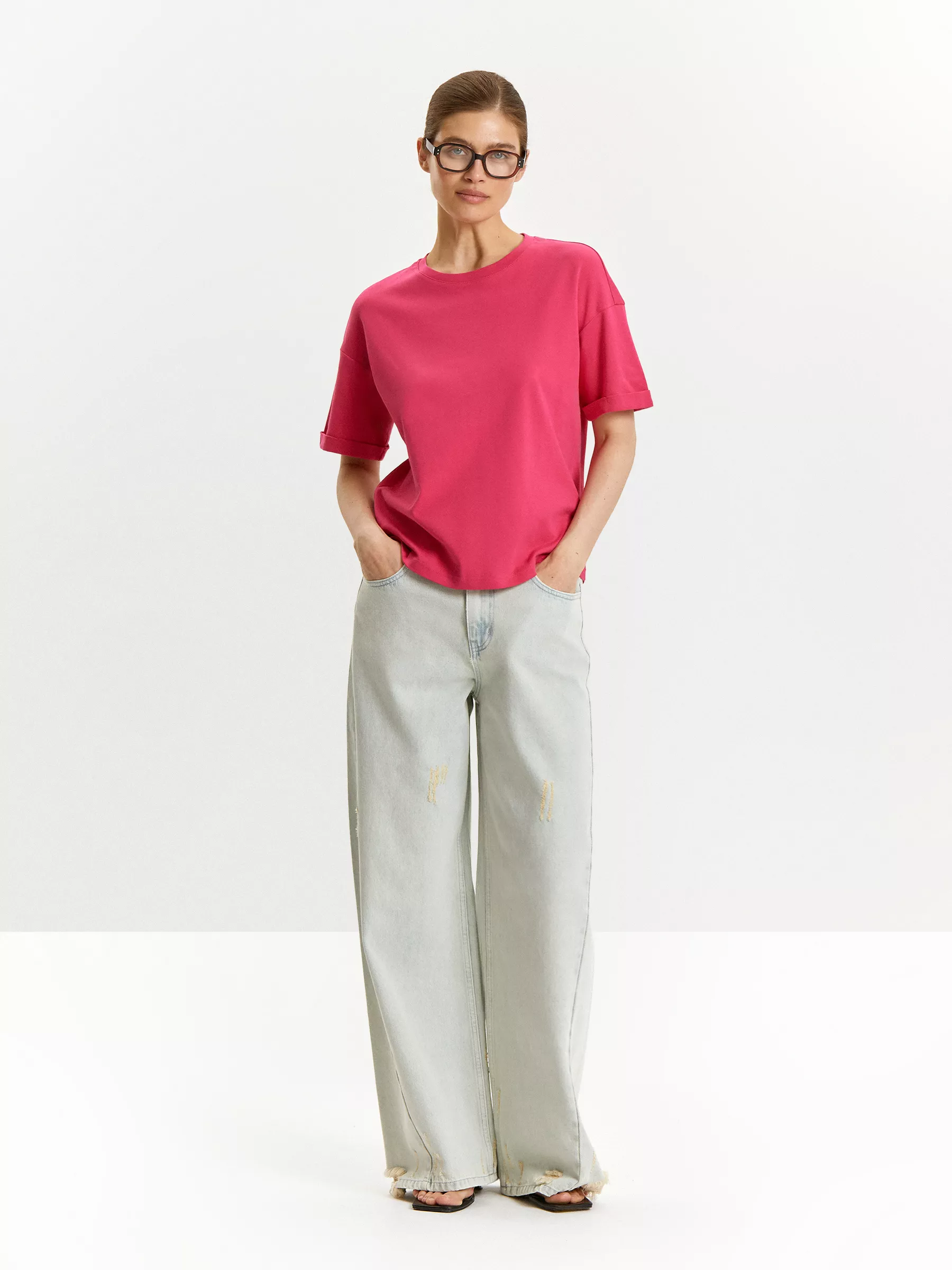 Трикотажная футболка со спущенным плечом