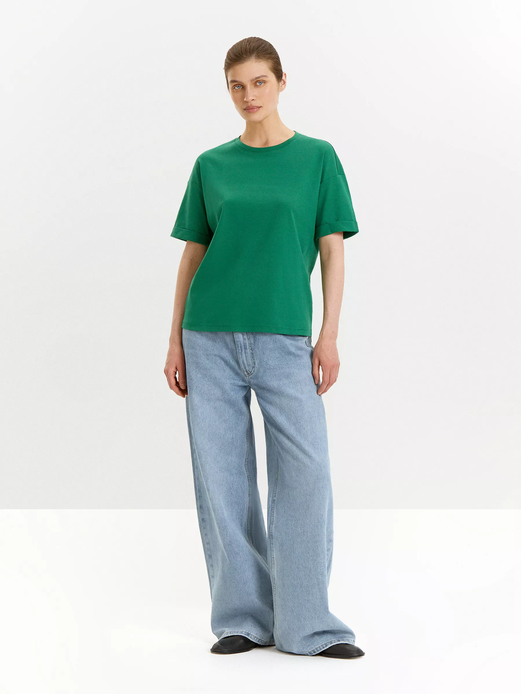 Трикотажная футболка со спущенным плечом