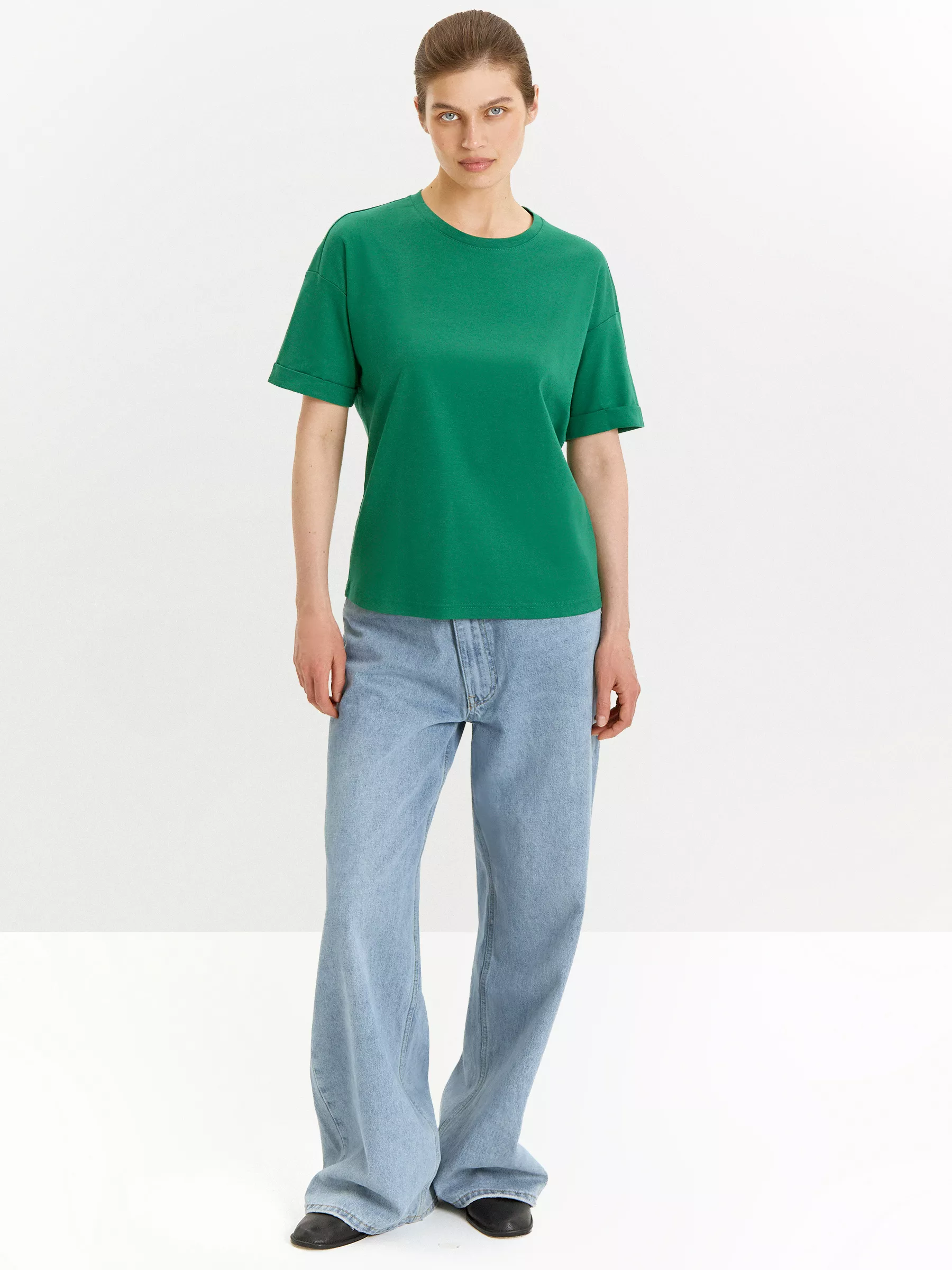 Трикотажная футболка со спущенным плечом