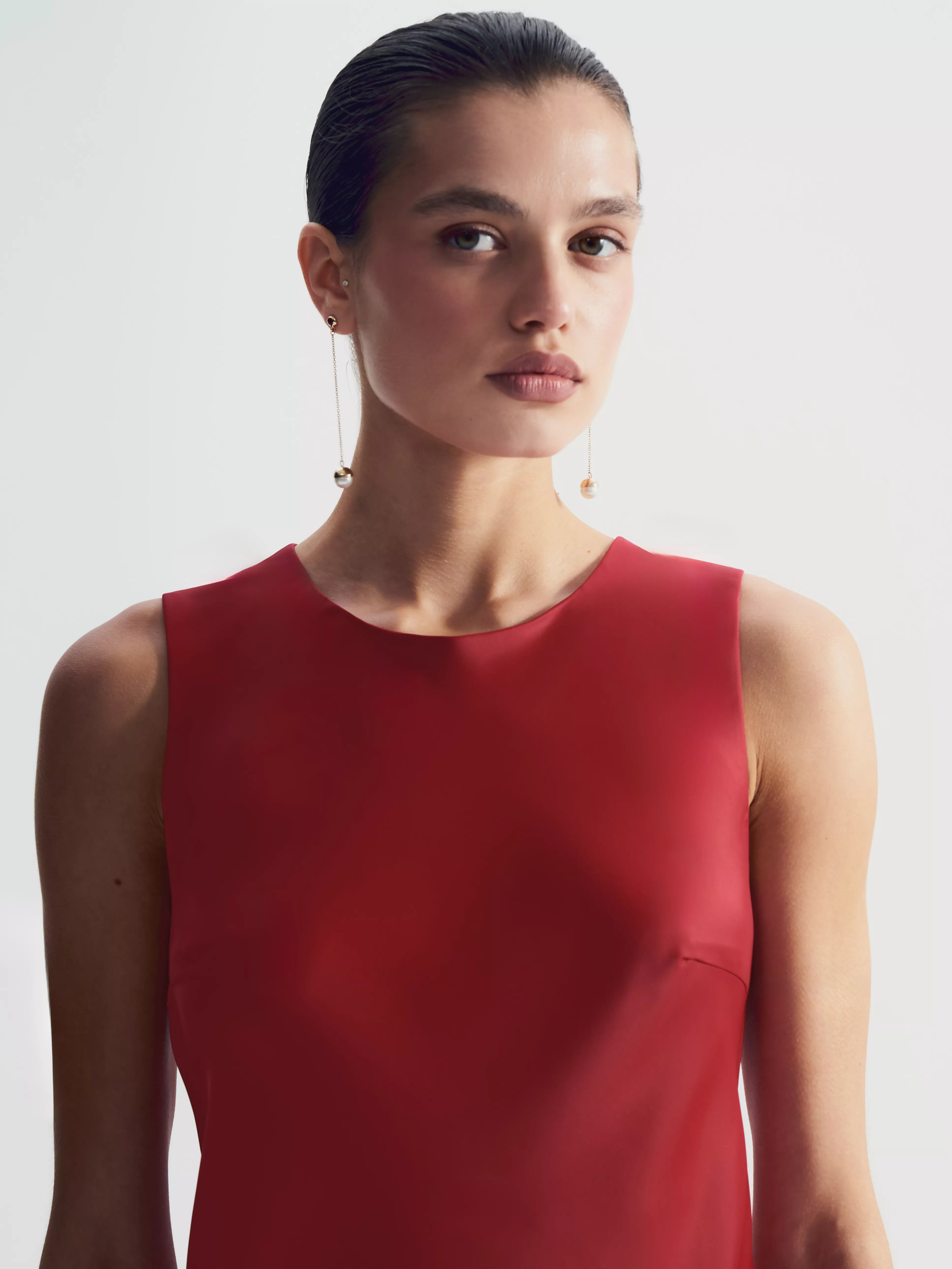 Платье без рукавов