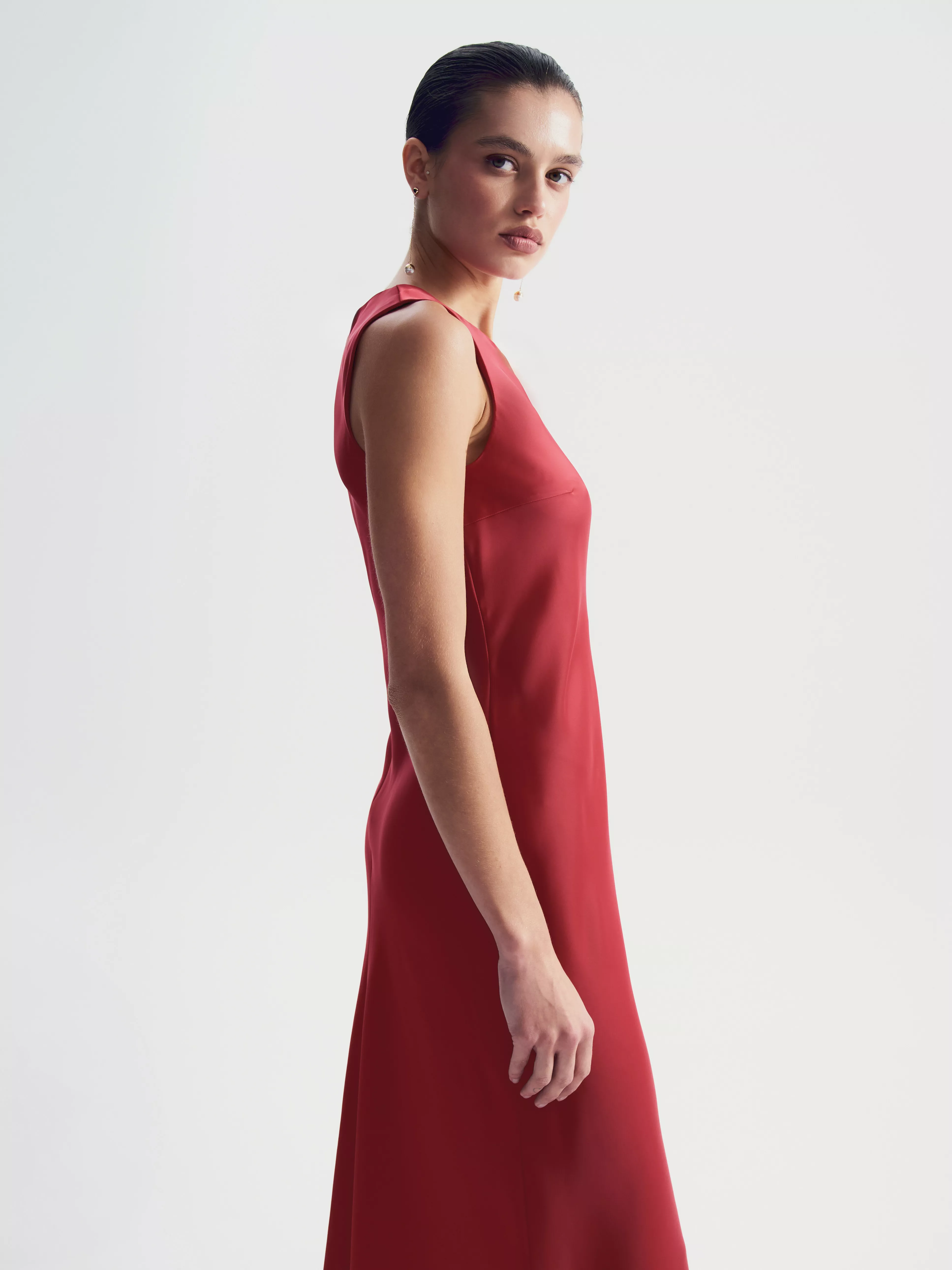 Платье без рукавов