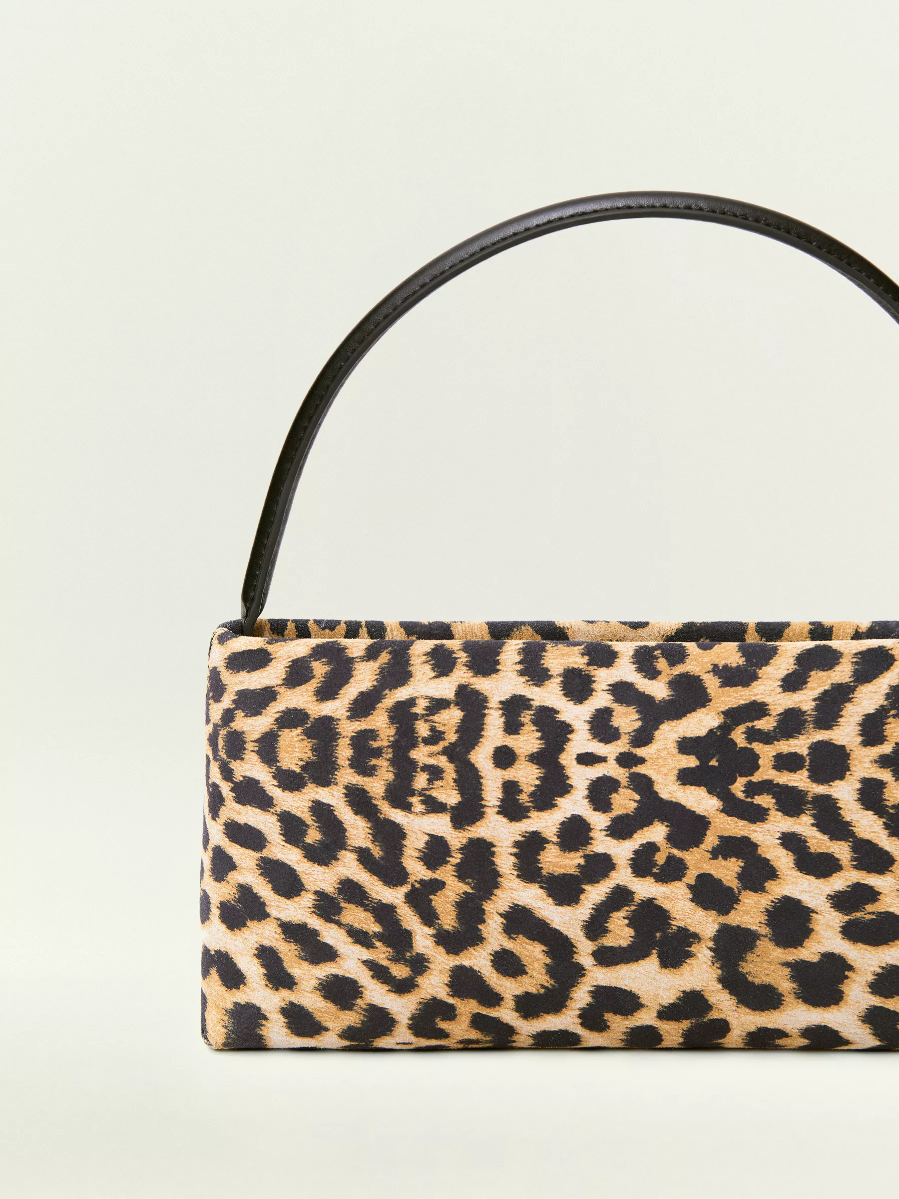 Сумка-багет с леопардовым принтом