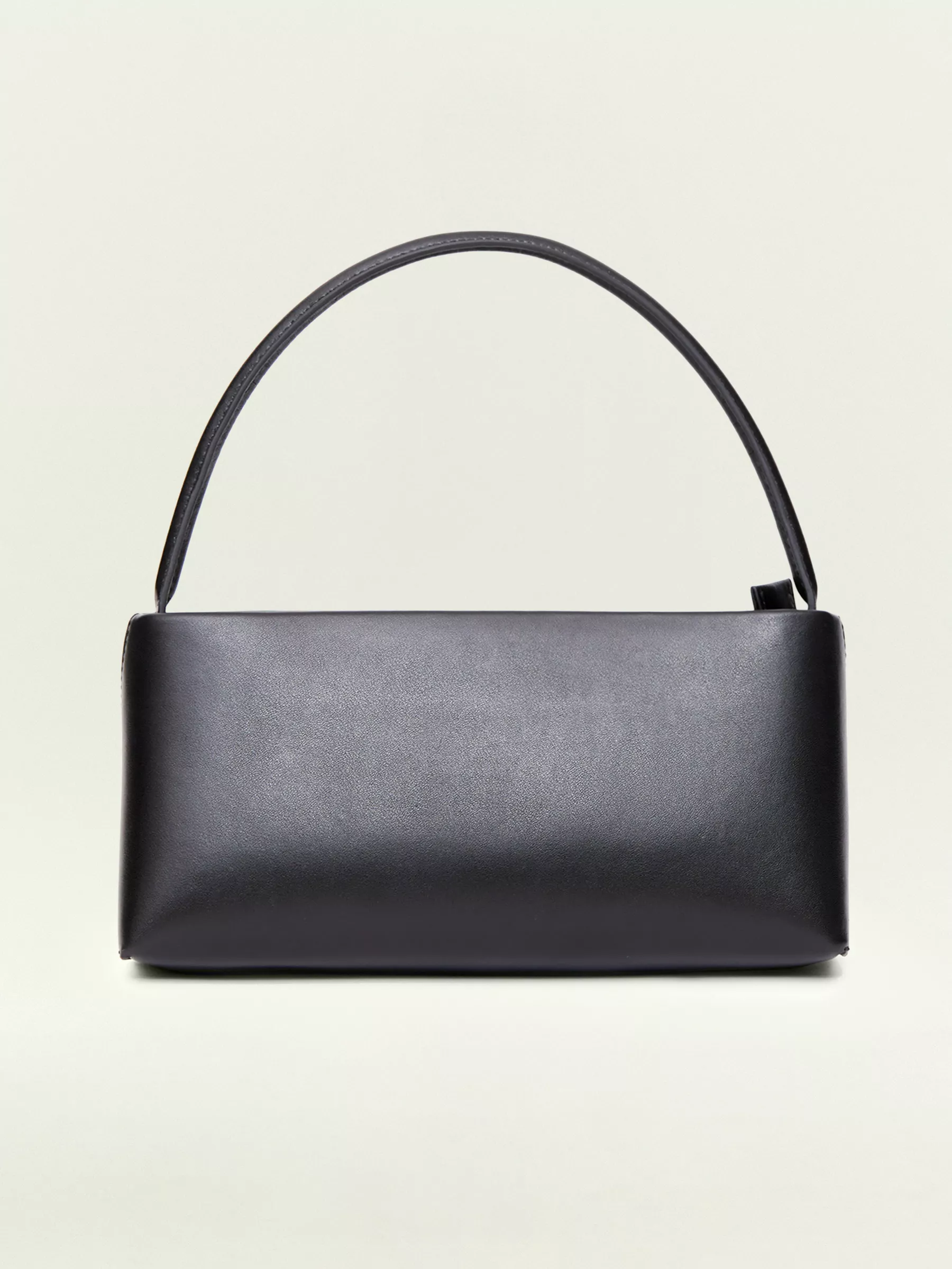 Сумка-багет из натуральной кожи