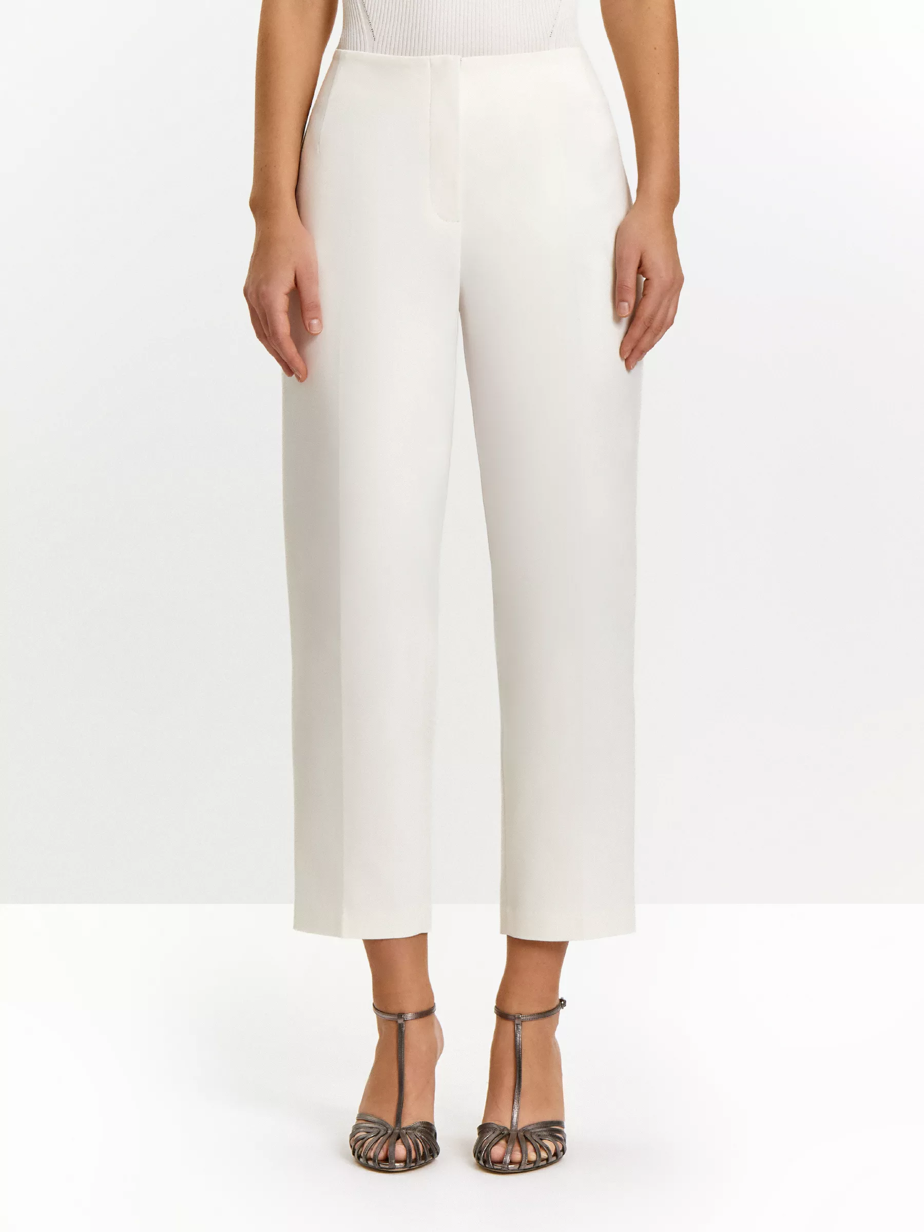 брюки зауженного кроя