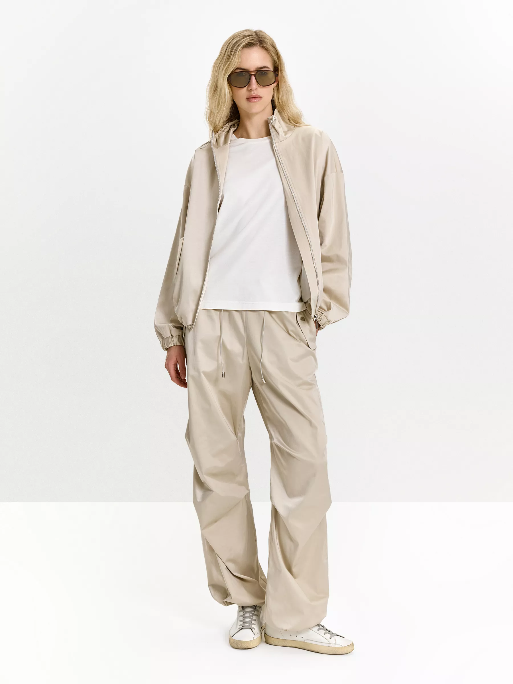 Бомбер с воротником-стойкой