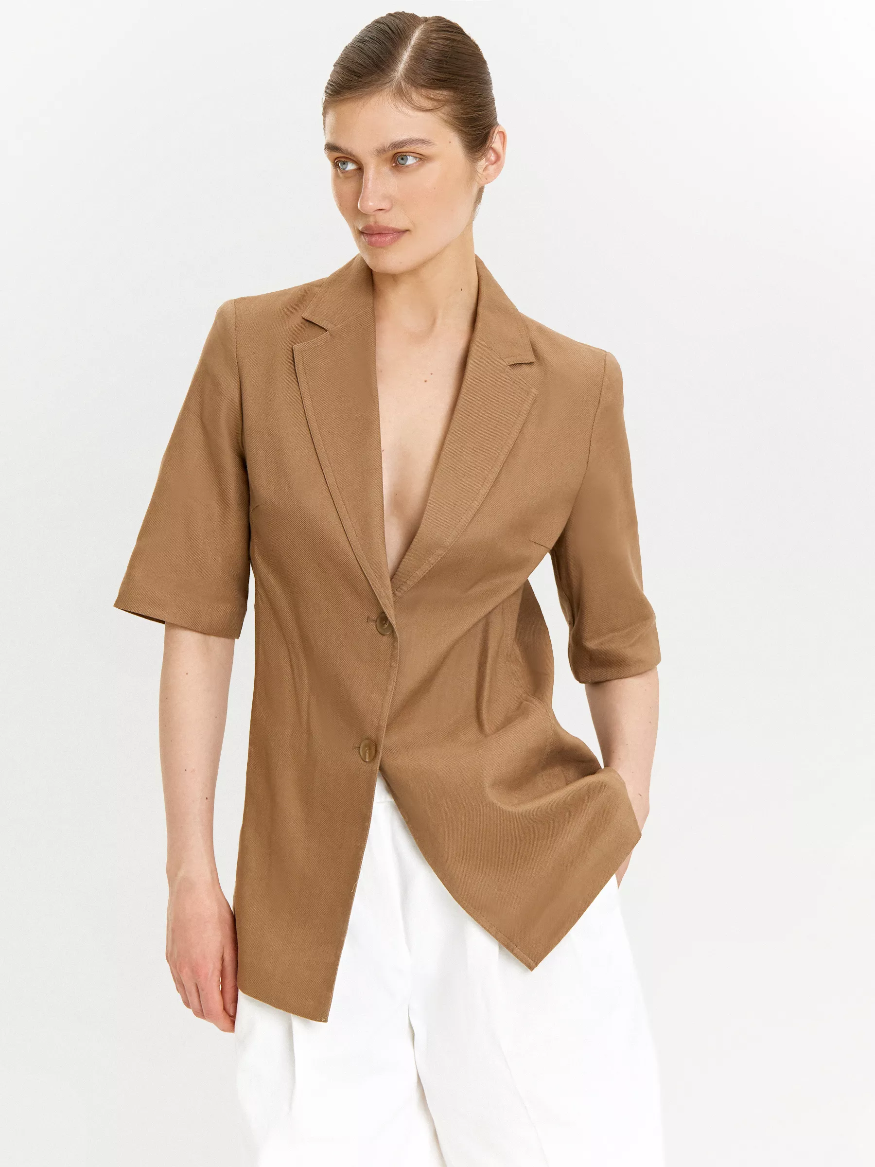 Жакет изо льна с поясом и накладными караманами