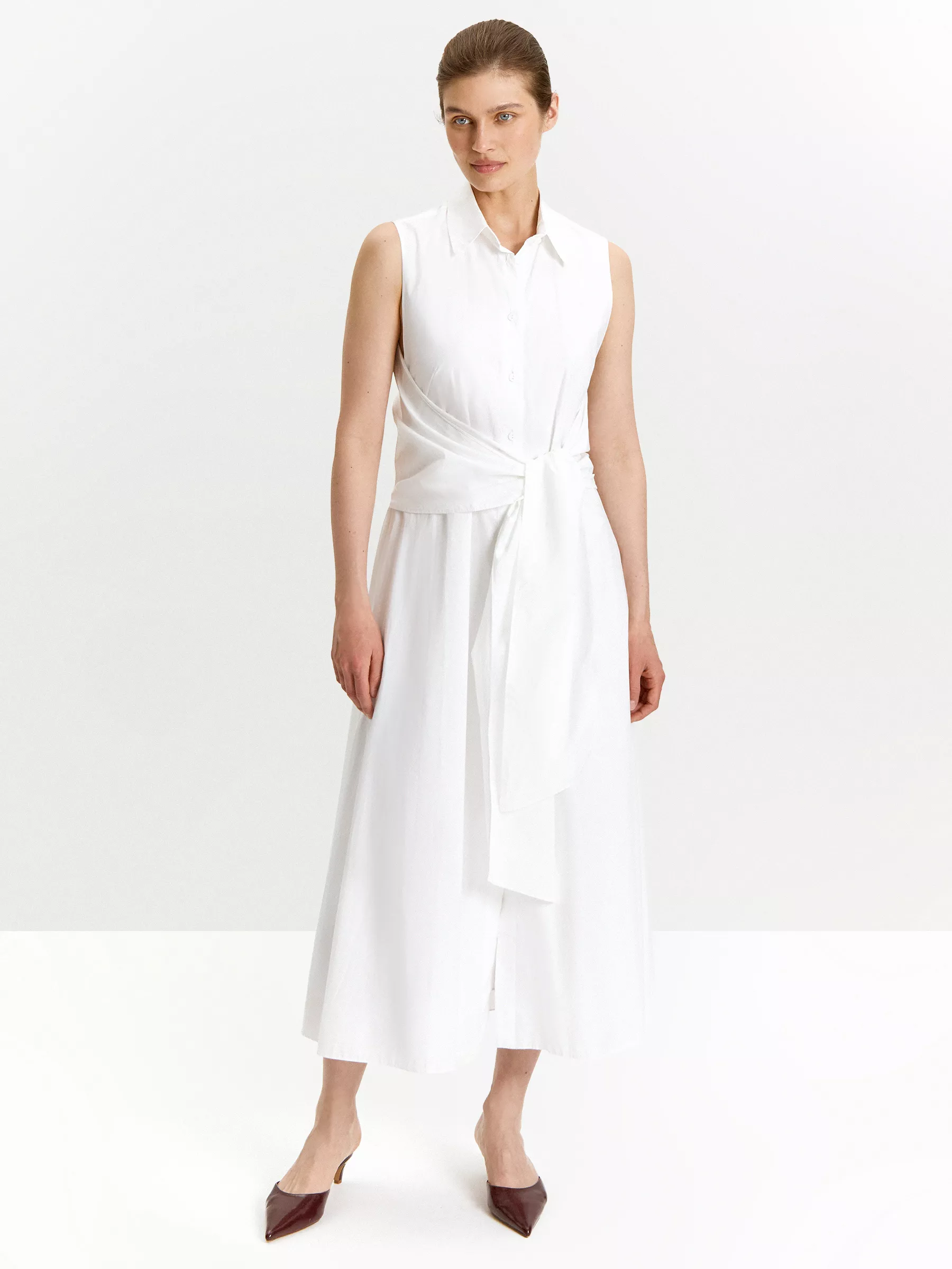 Платье-рубашка миди без рукавов