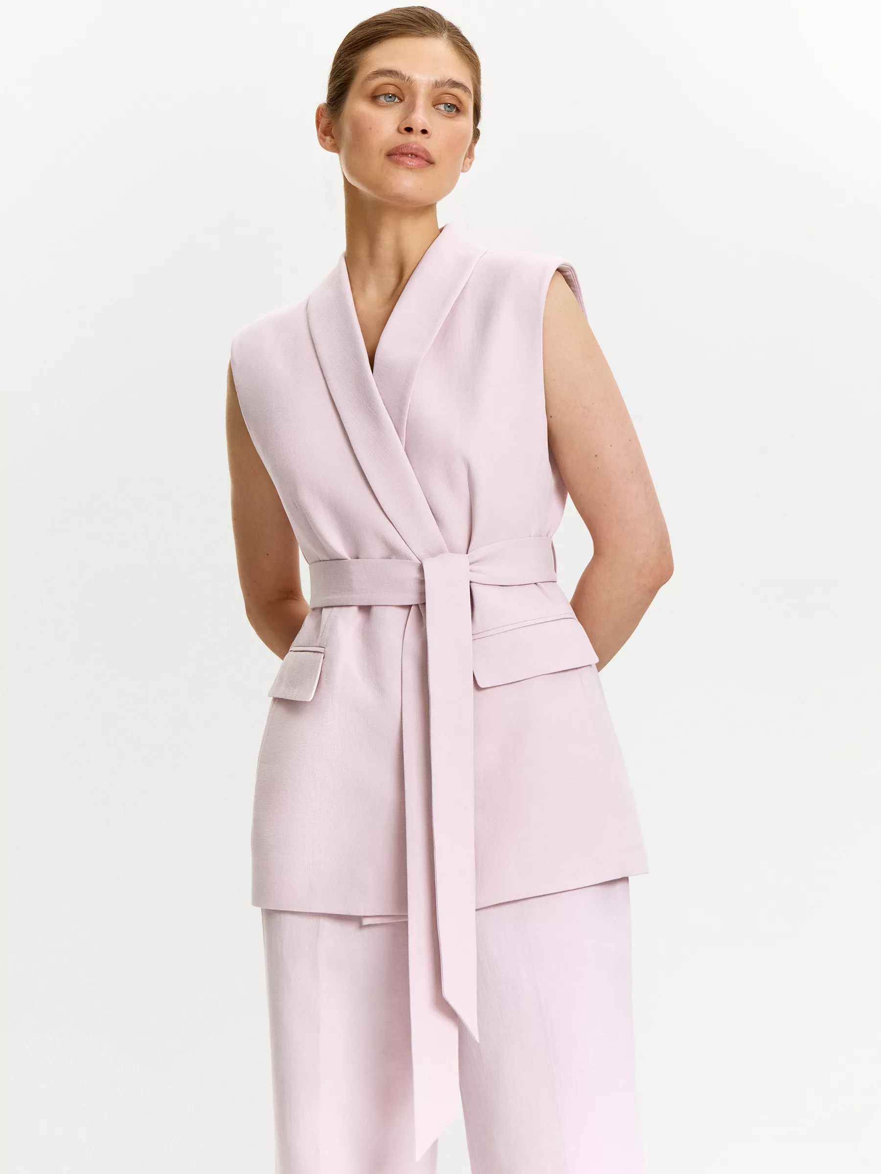 Жилет с поясом