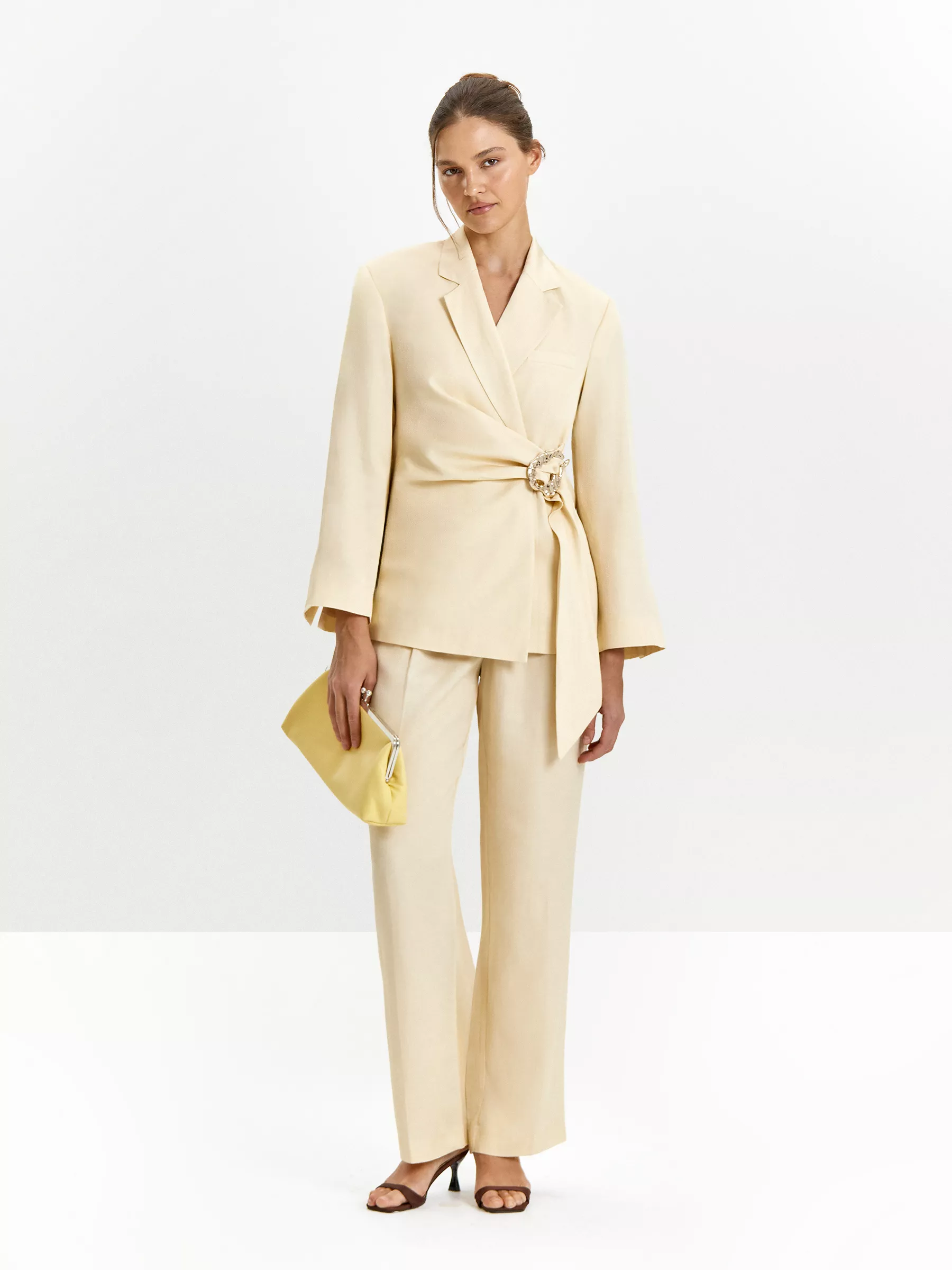 Жакет с поясом на запах с добавлением льна