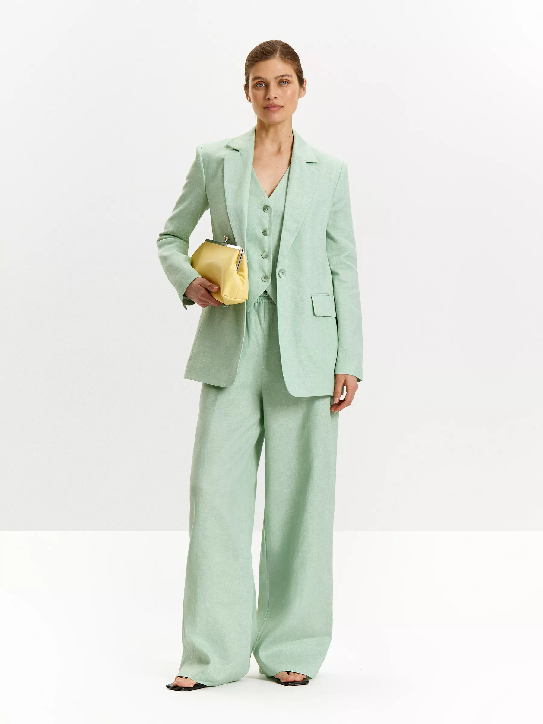 Однобортный жакет изо льна