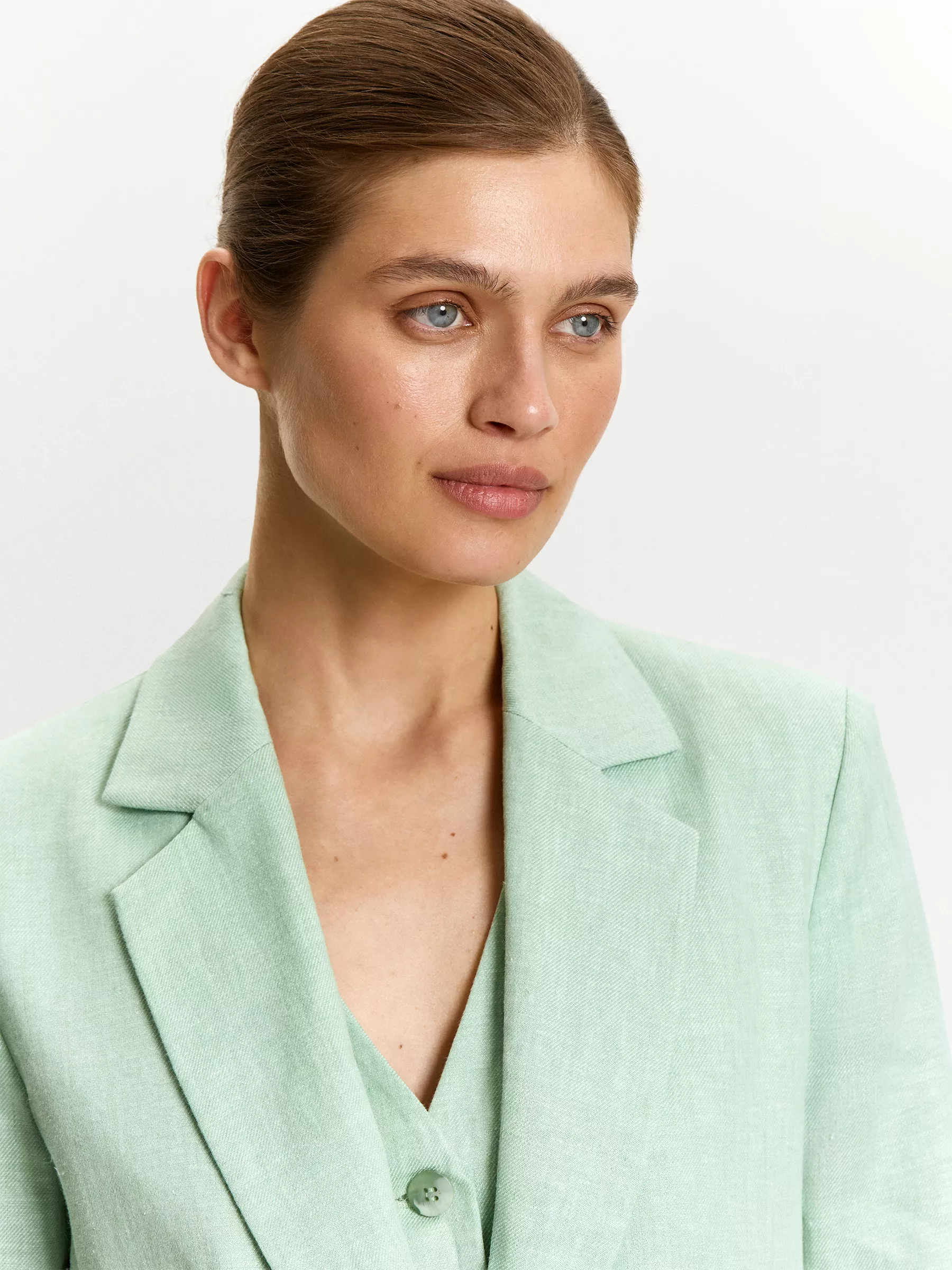 Однобортный жакет изо льна