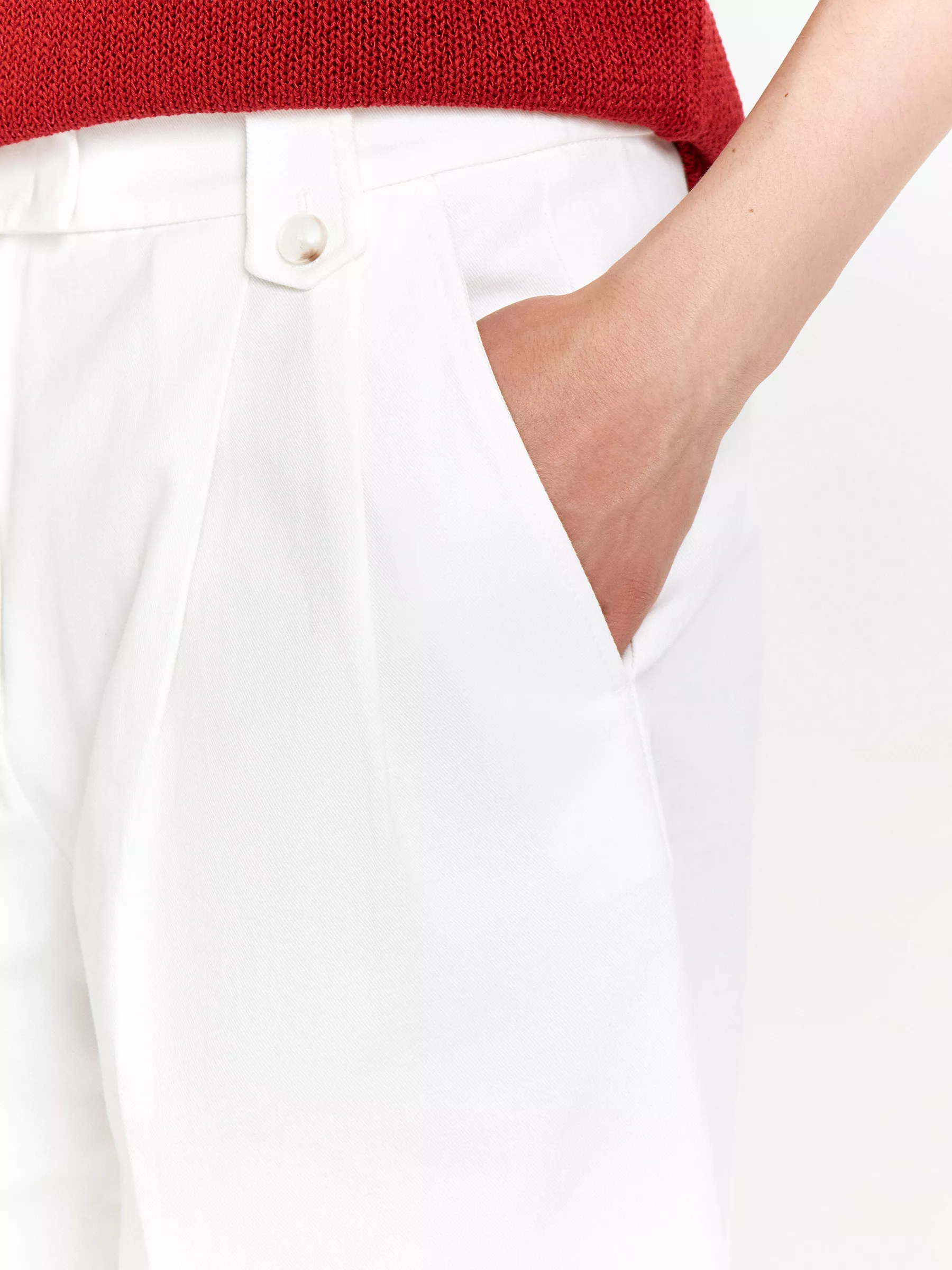 Шорты с защипами из 100% хлопка