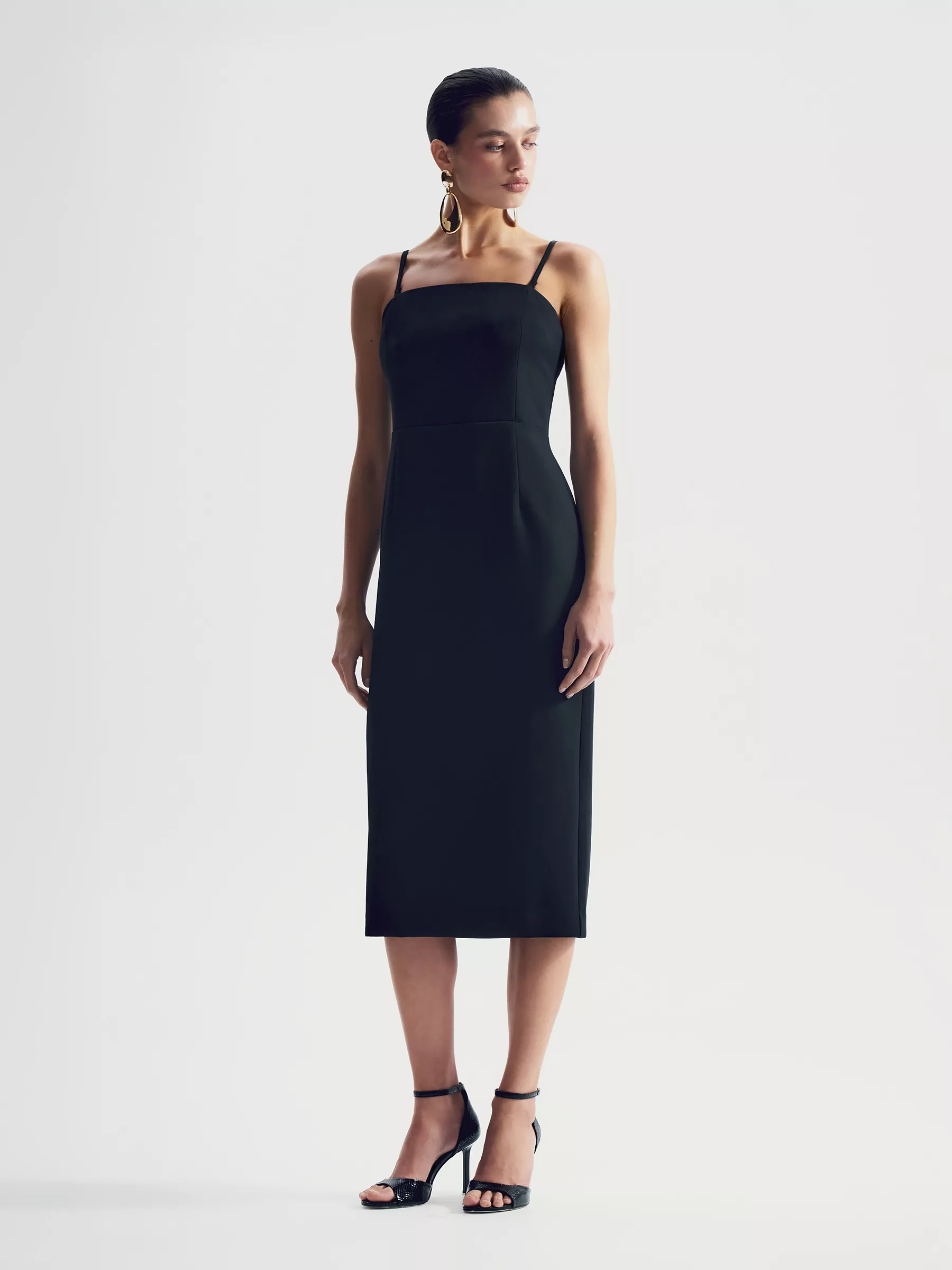 Платье без рукавов