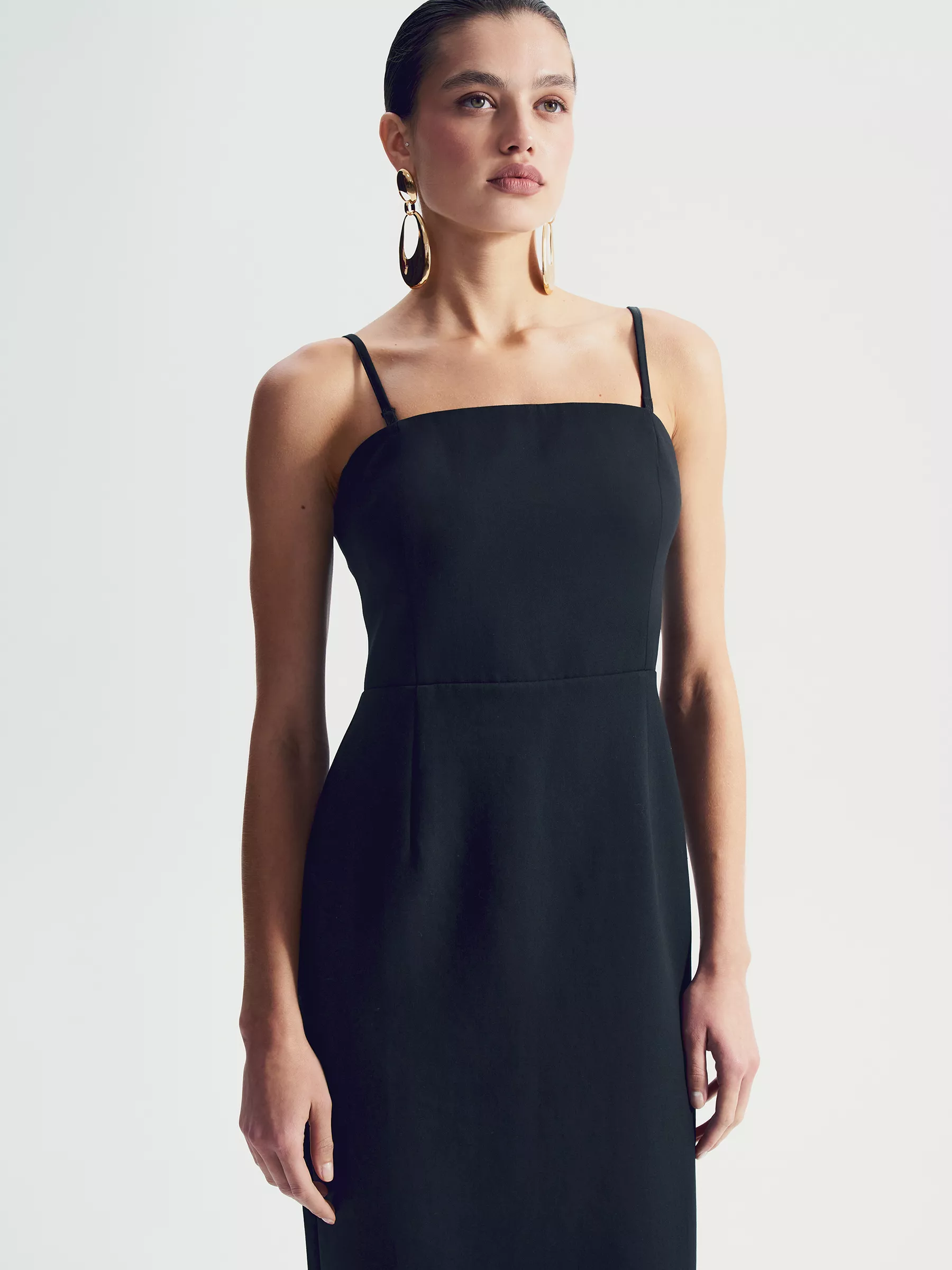 Платье без рукавов