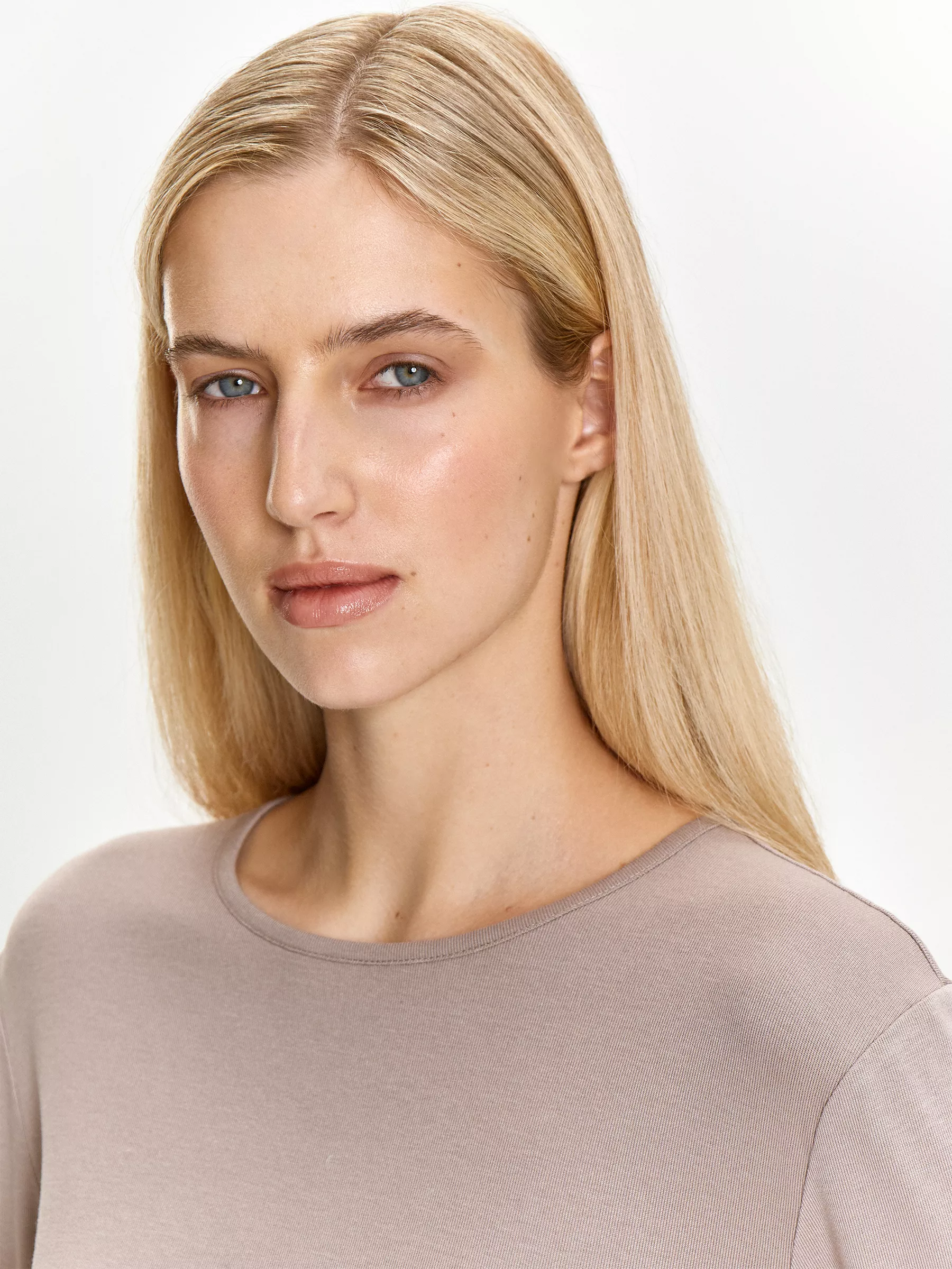 Лонгслив однотонный из вискозы