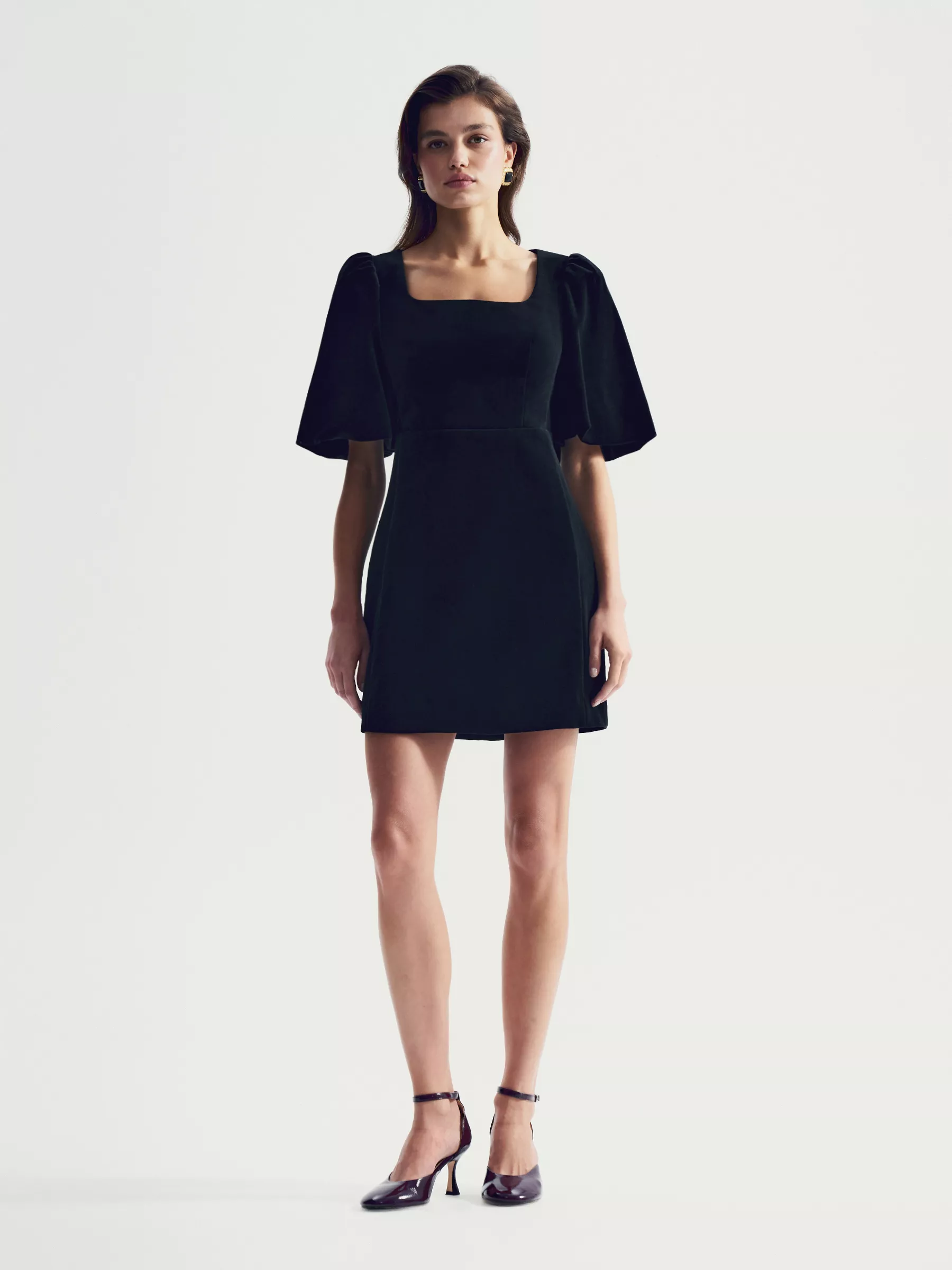 Платье с объемными рукавами