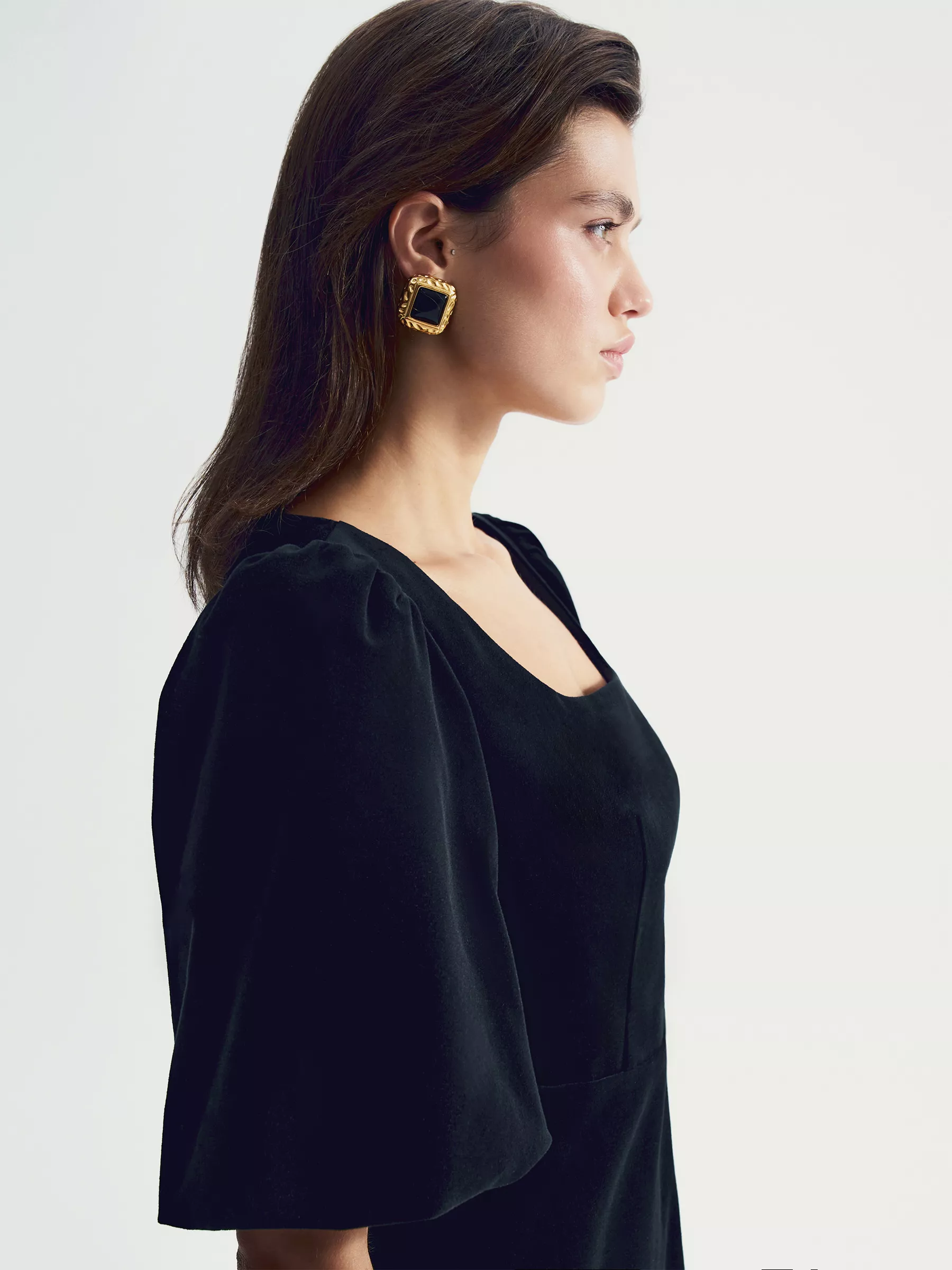 Платье с объемными рукавами