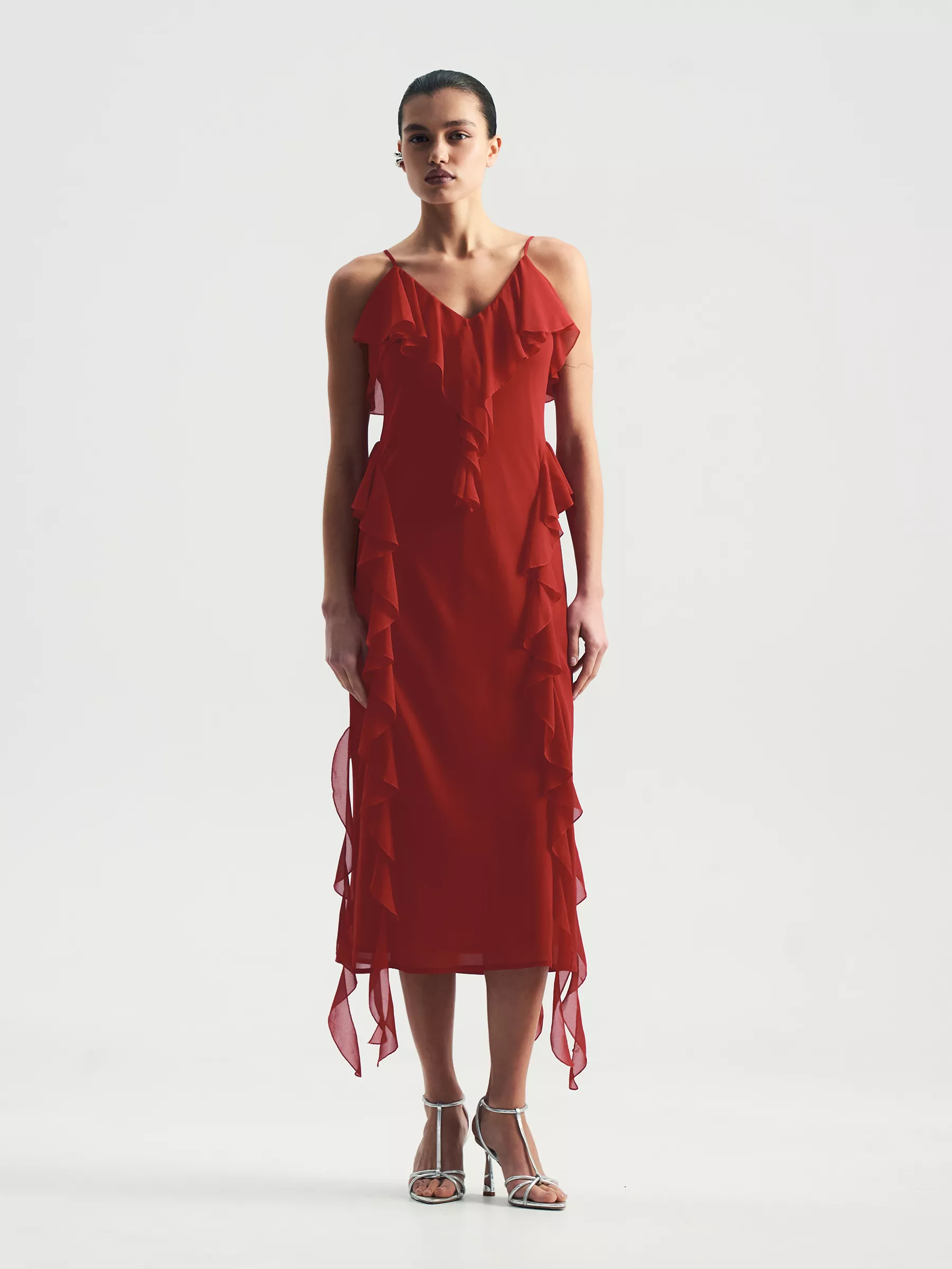 Платье с воланом