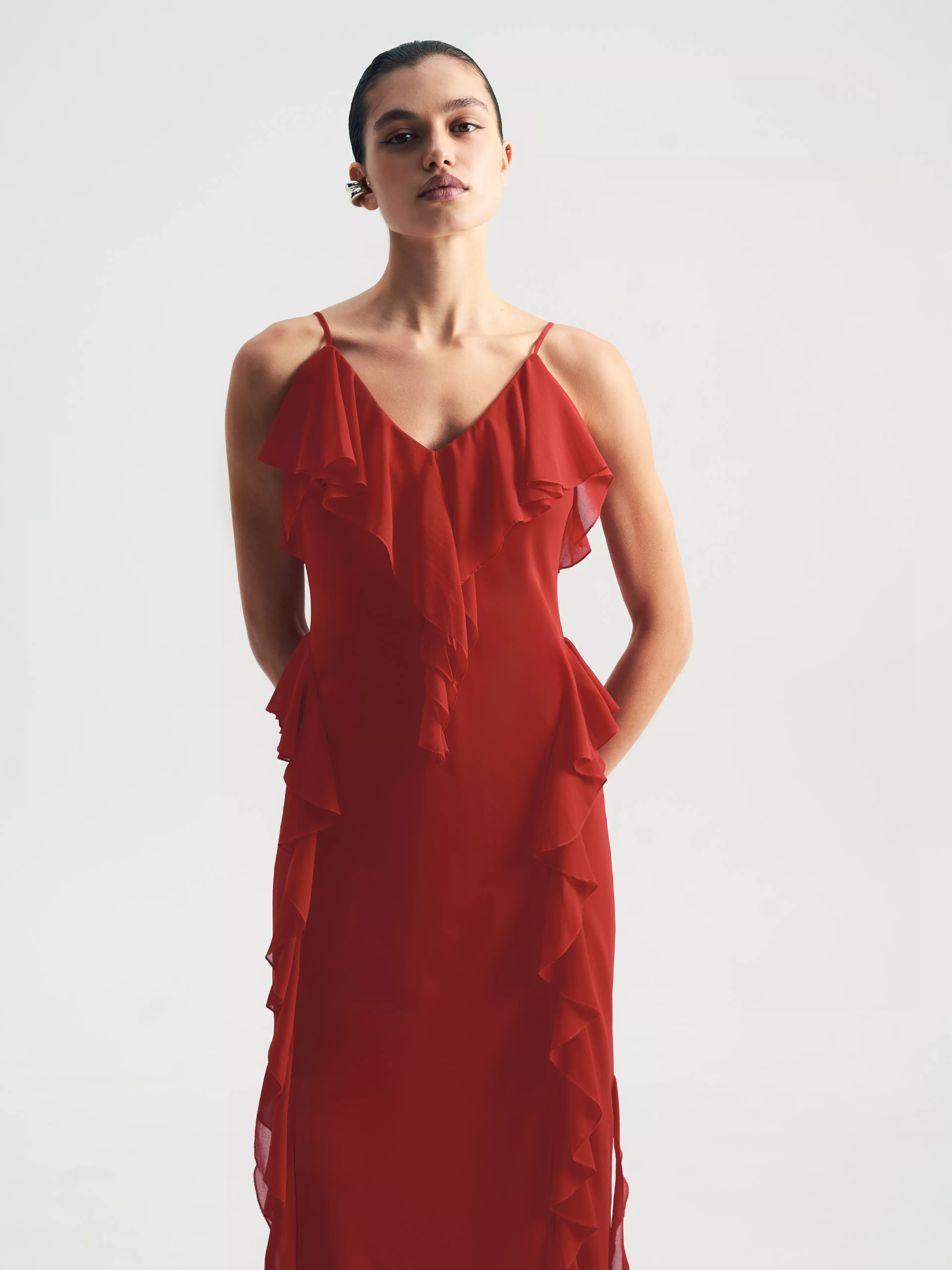 Платье с воланом