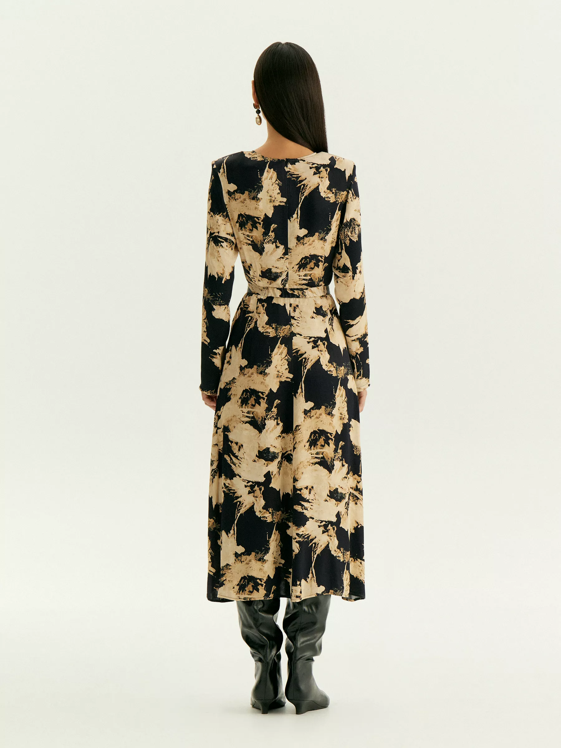 Платье с абстрактым принтом