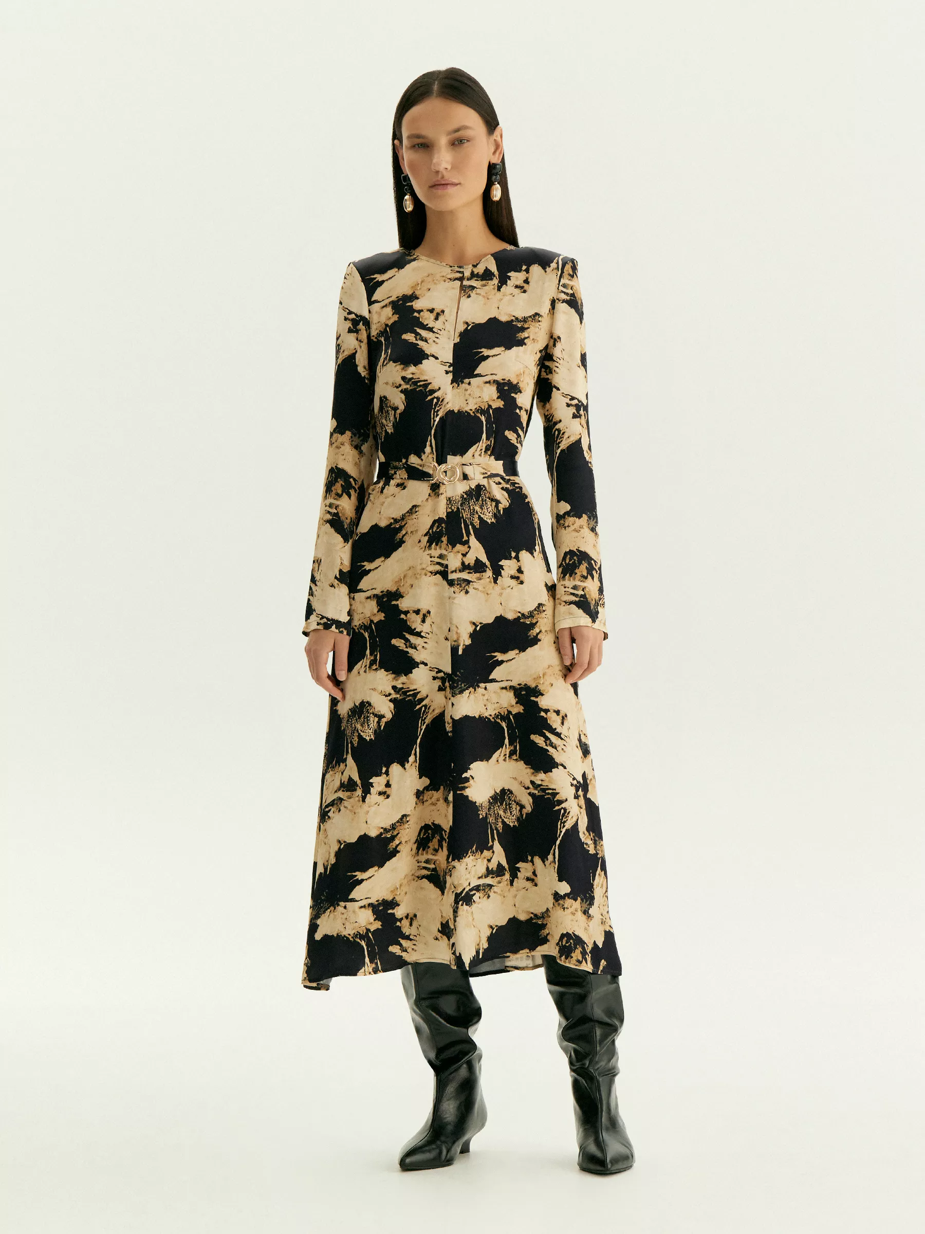 Платье с абстрактым принтом