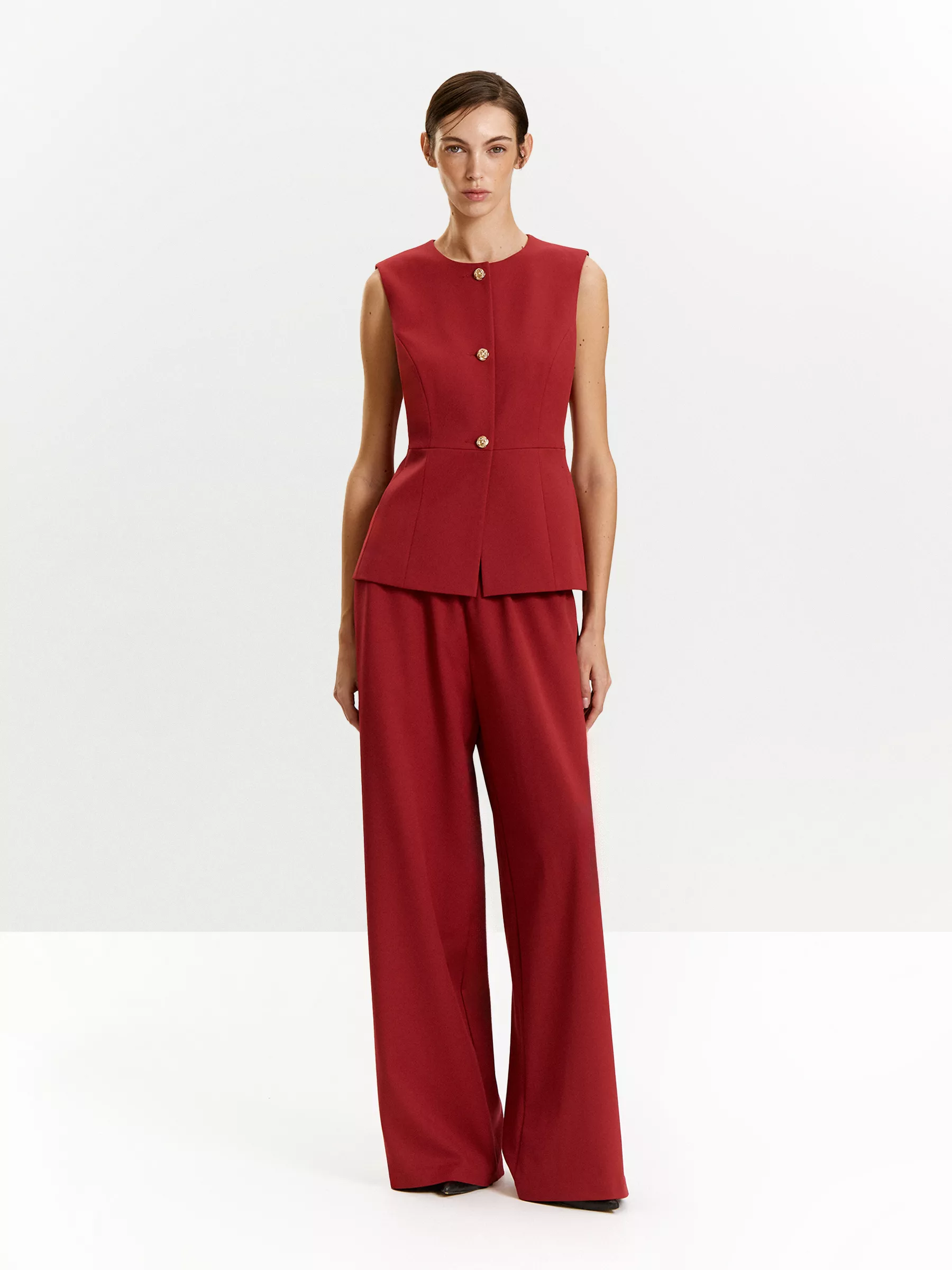 Жилет приталенного кроя