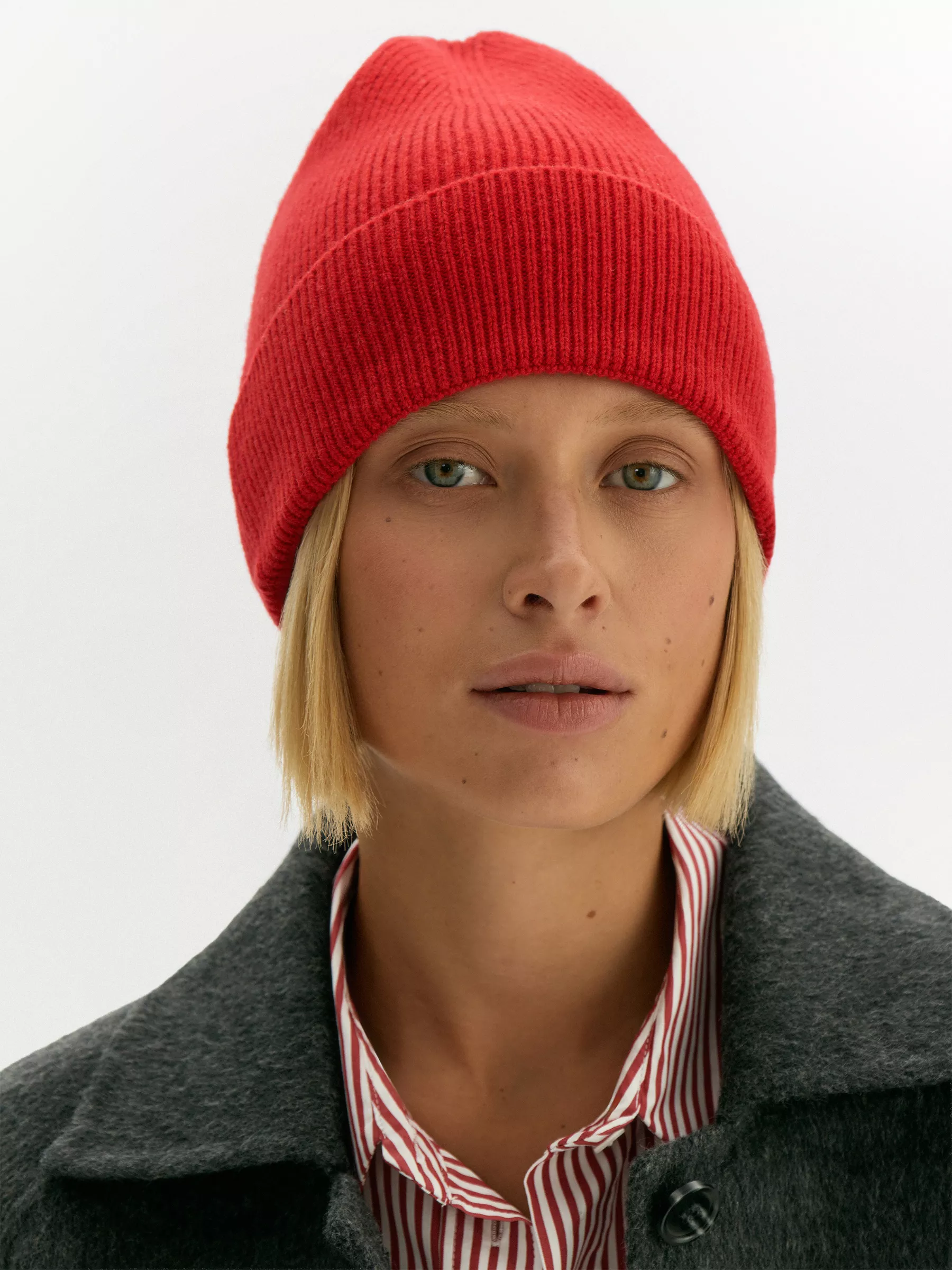 Шапка из шерсти и кашемира