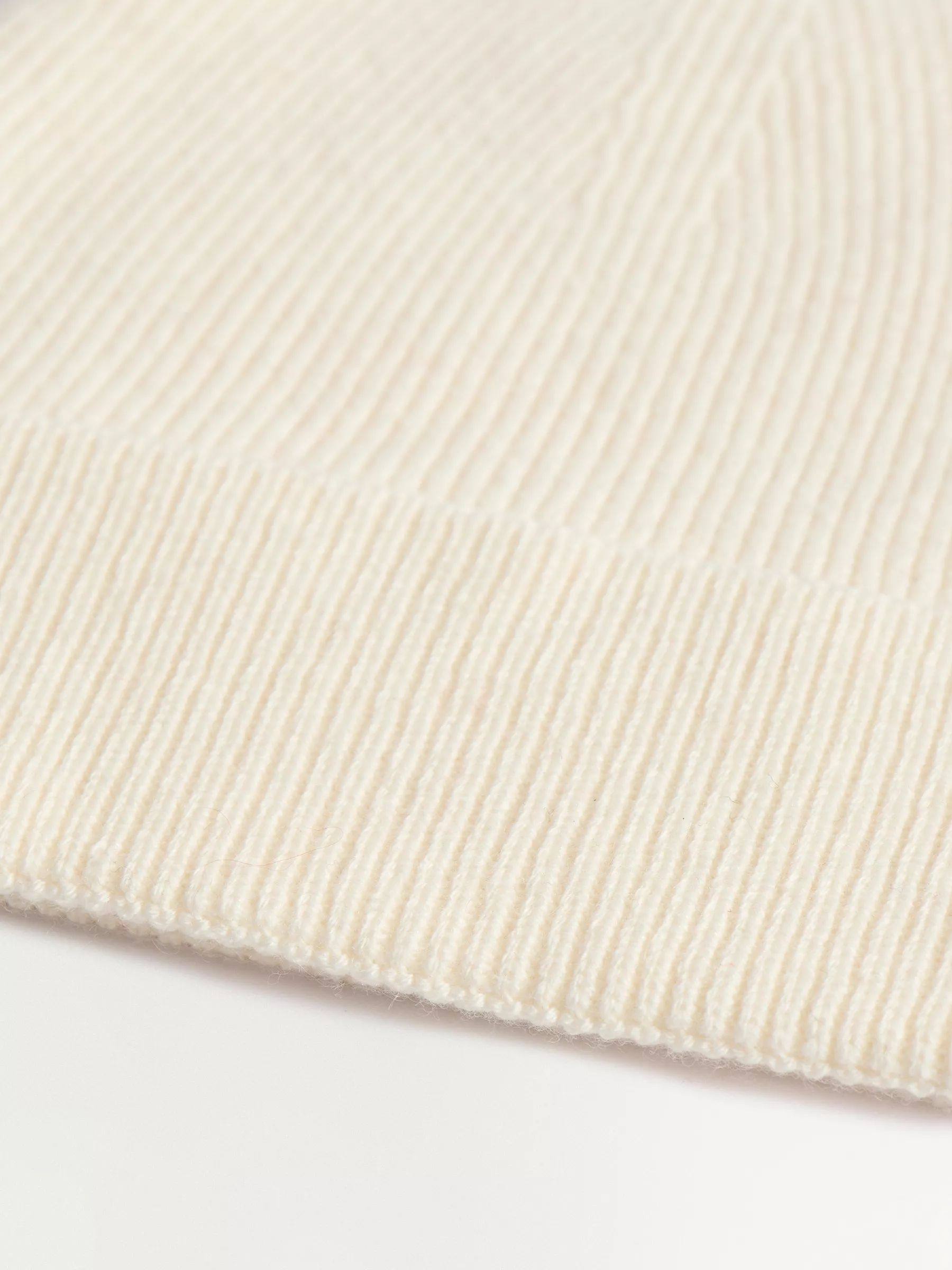 Шапка из шерсти и кашемира