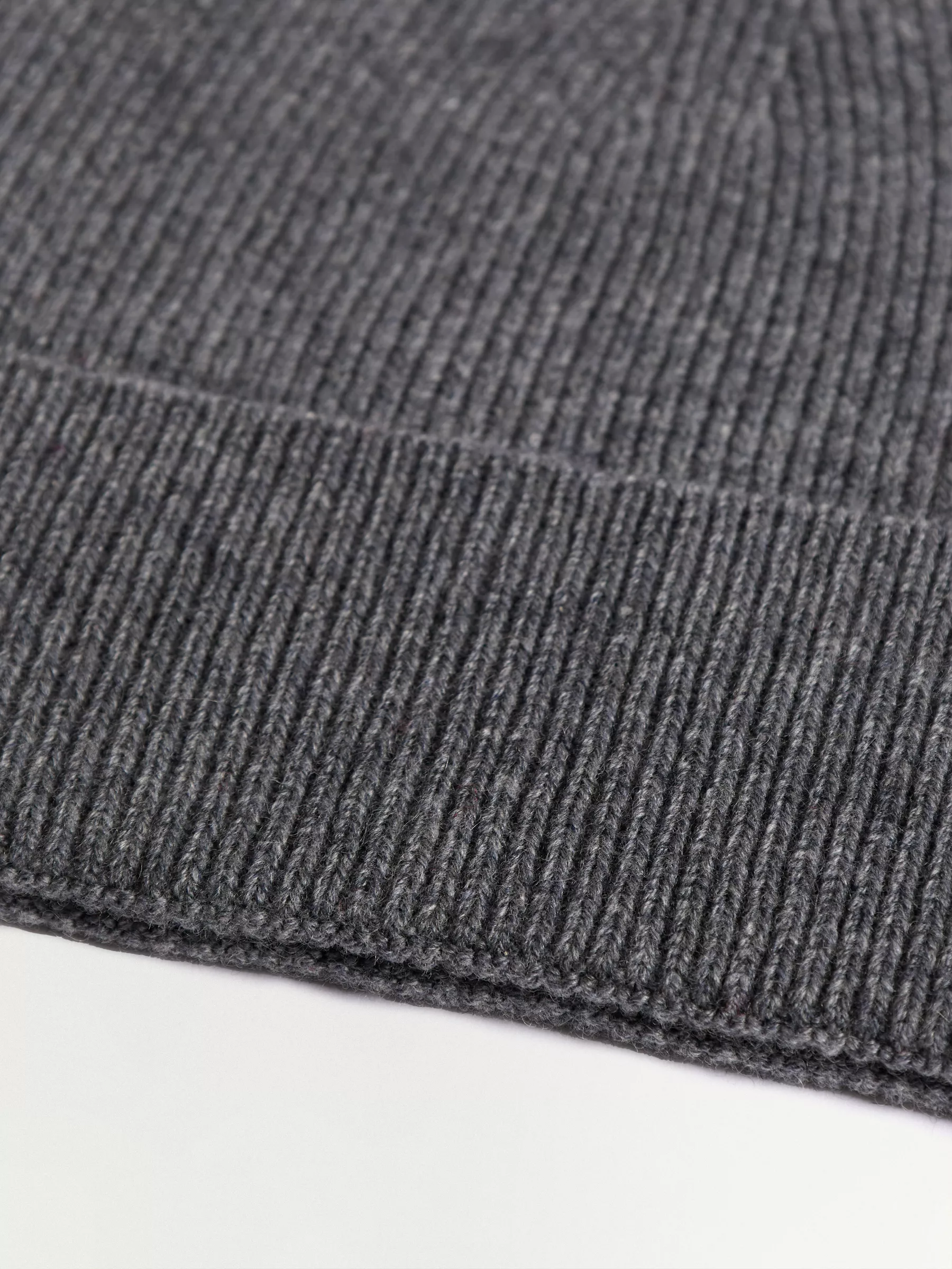 Шапка из шерсти и кашемира