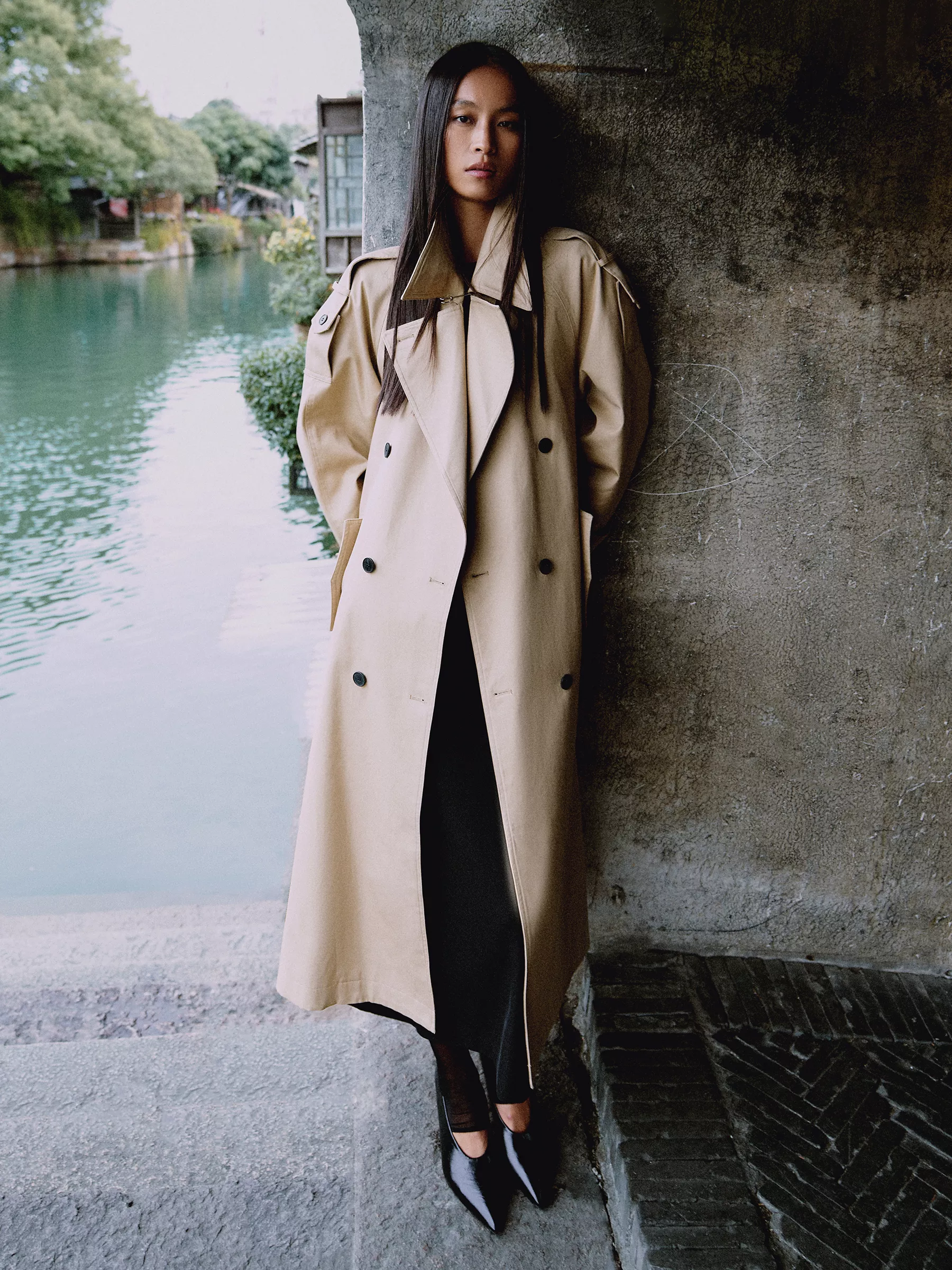 плащ прямого кроя с поясом