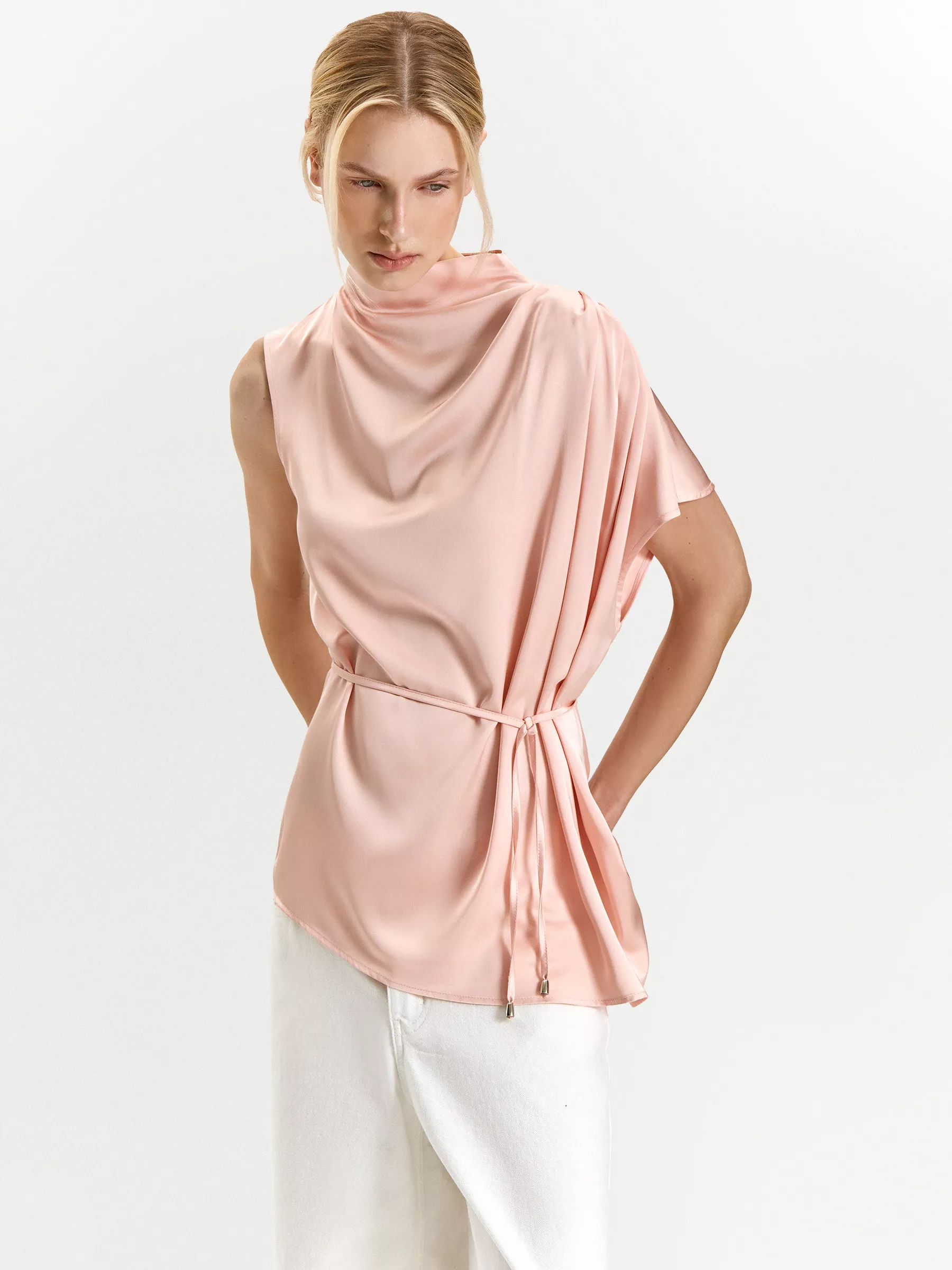 Блузка с поясом