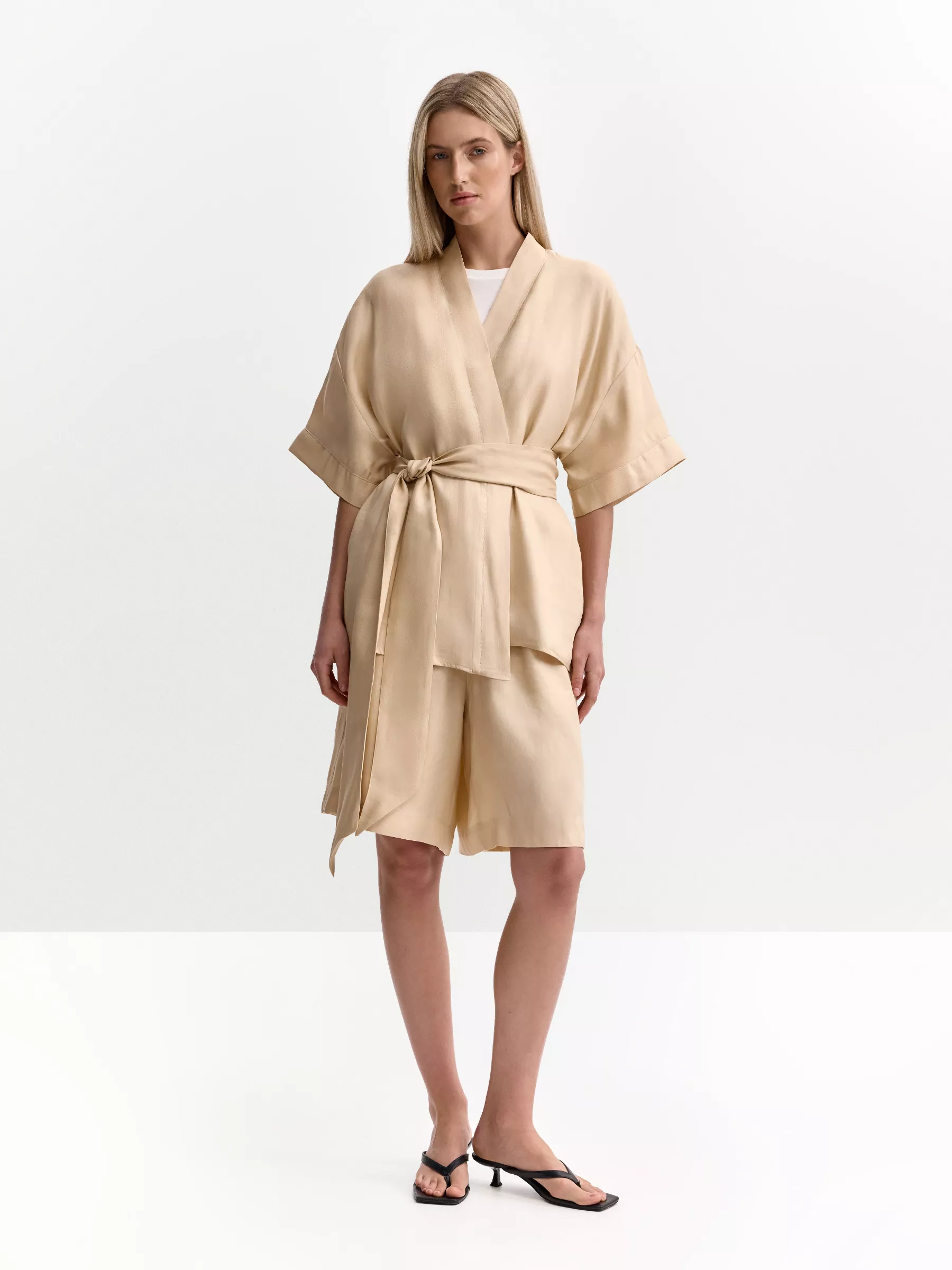 блузка с поясом