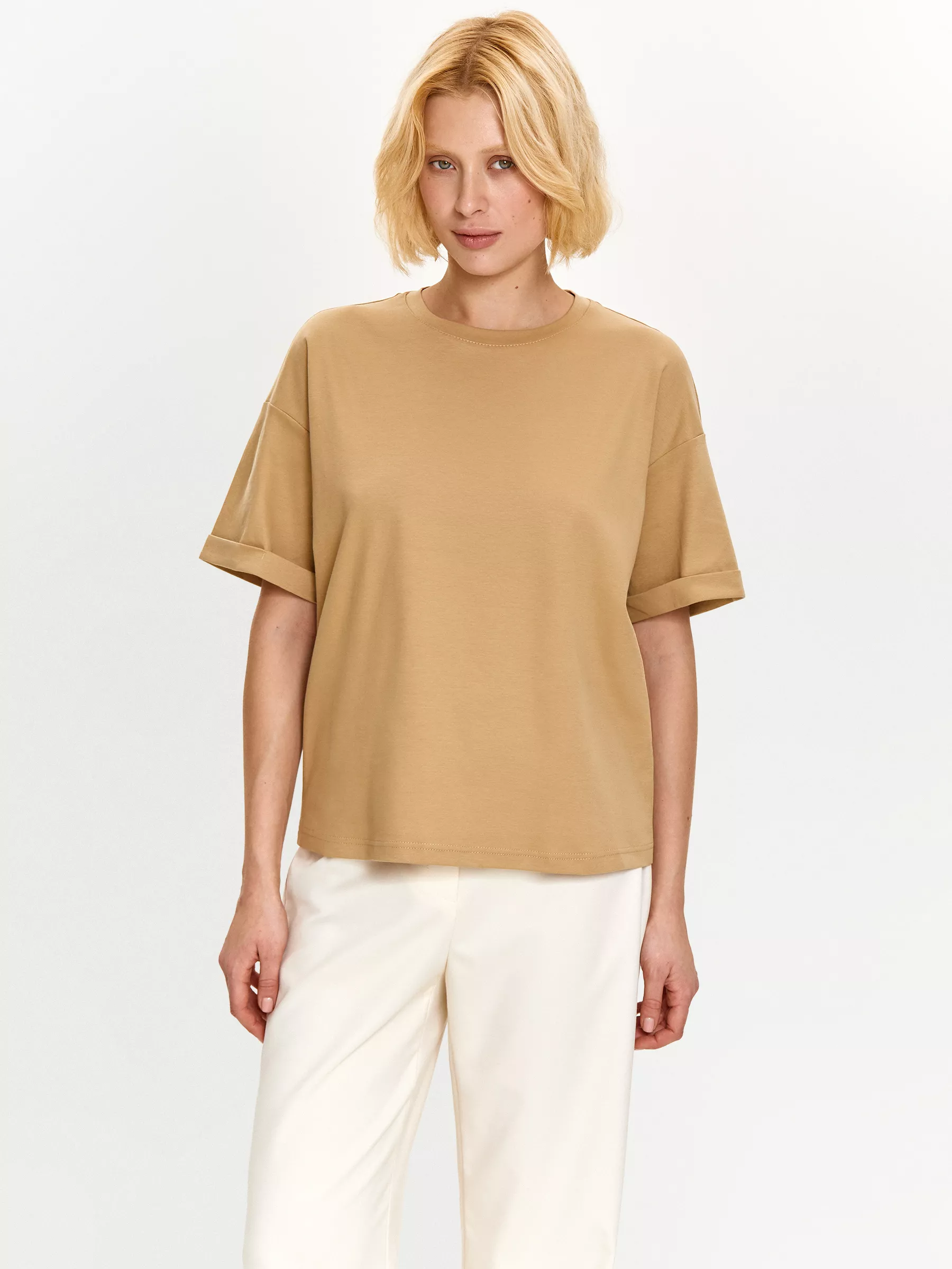 Трикотажная футболка со спущенным плечом